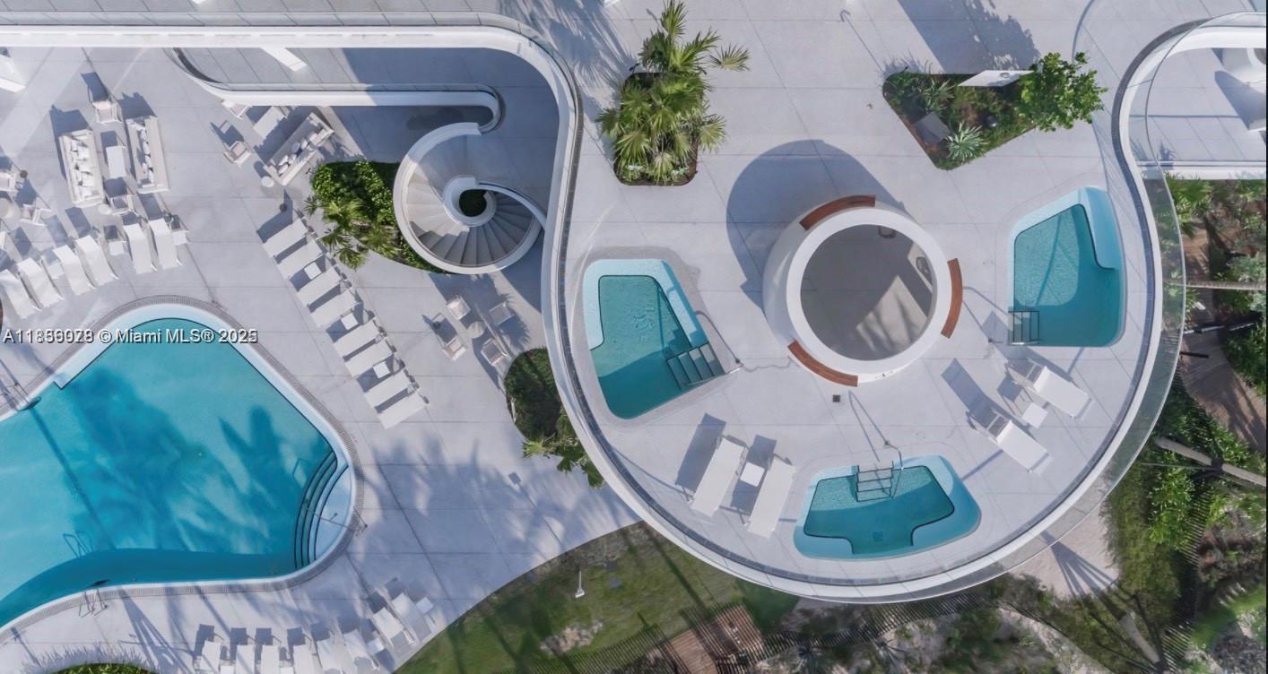 image Jade Signature29