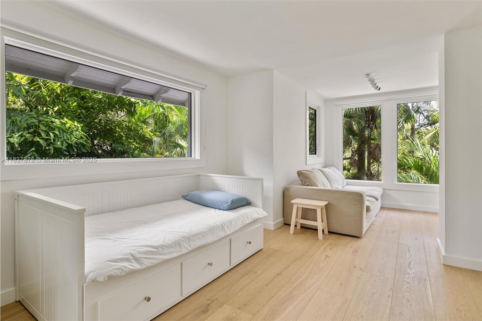 4286 S Douglas Rd Miami, FL 33133