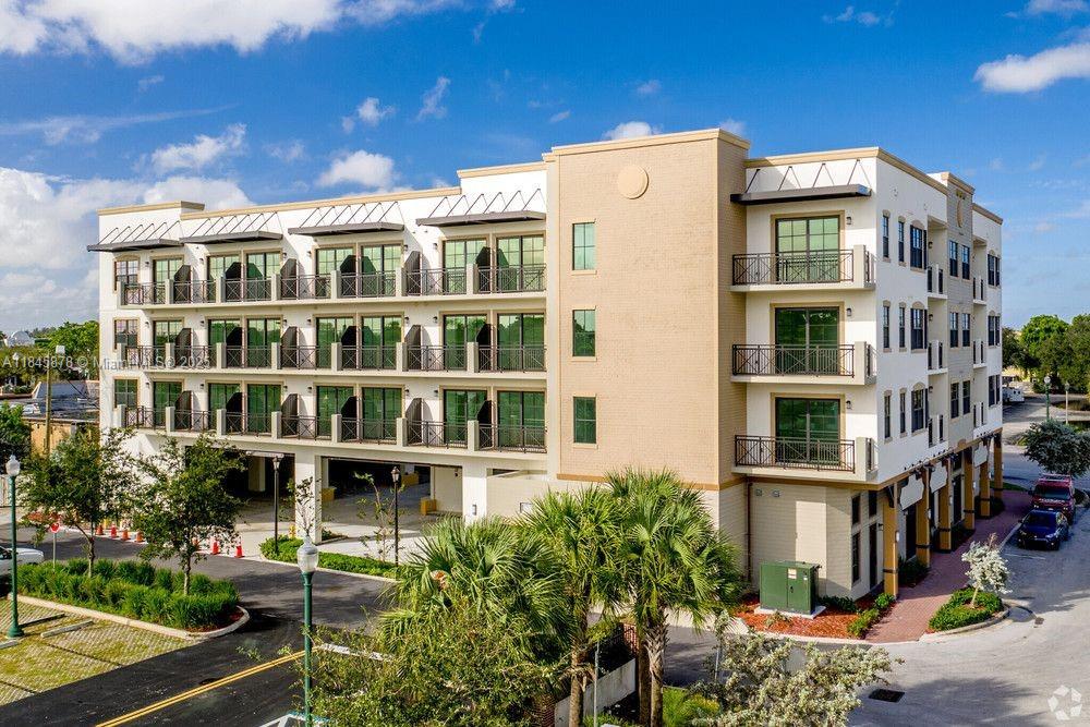 4100 SW 64th Ave #301 Davie, FL 33314