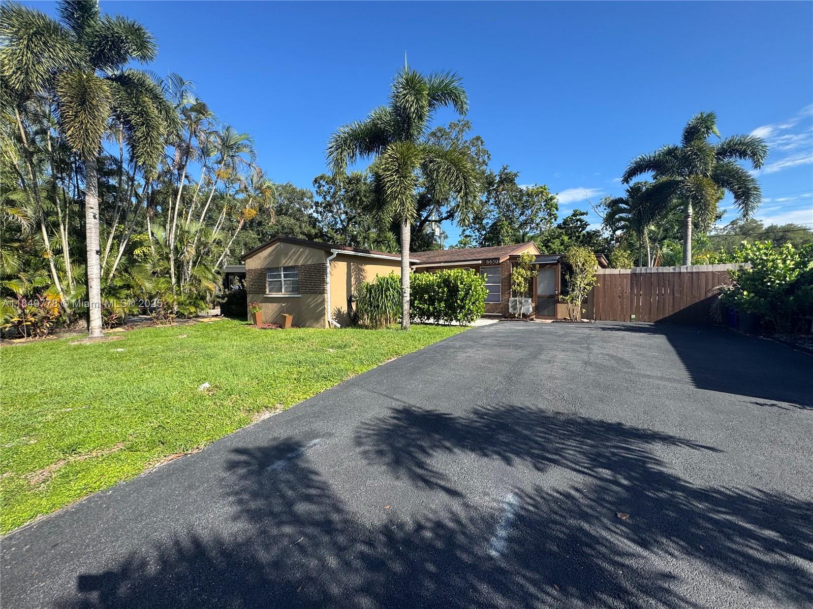 6650 Douglas St Hollywood, FL 33024