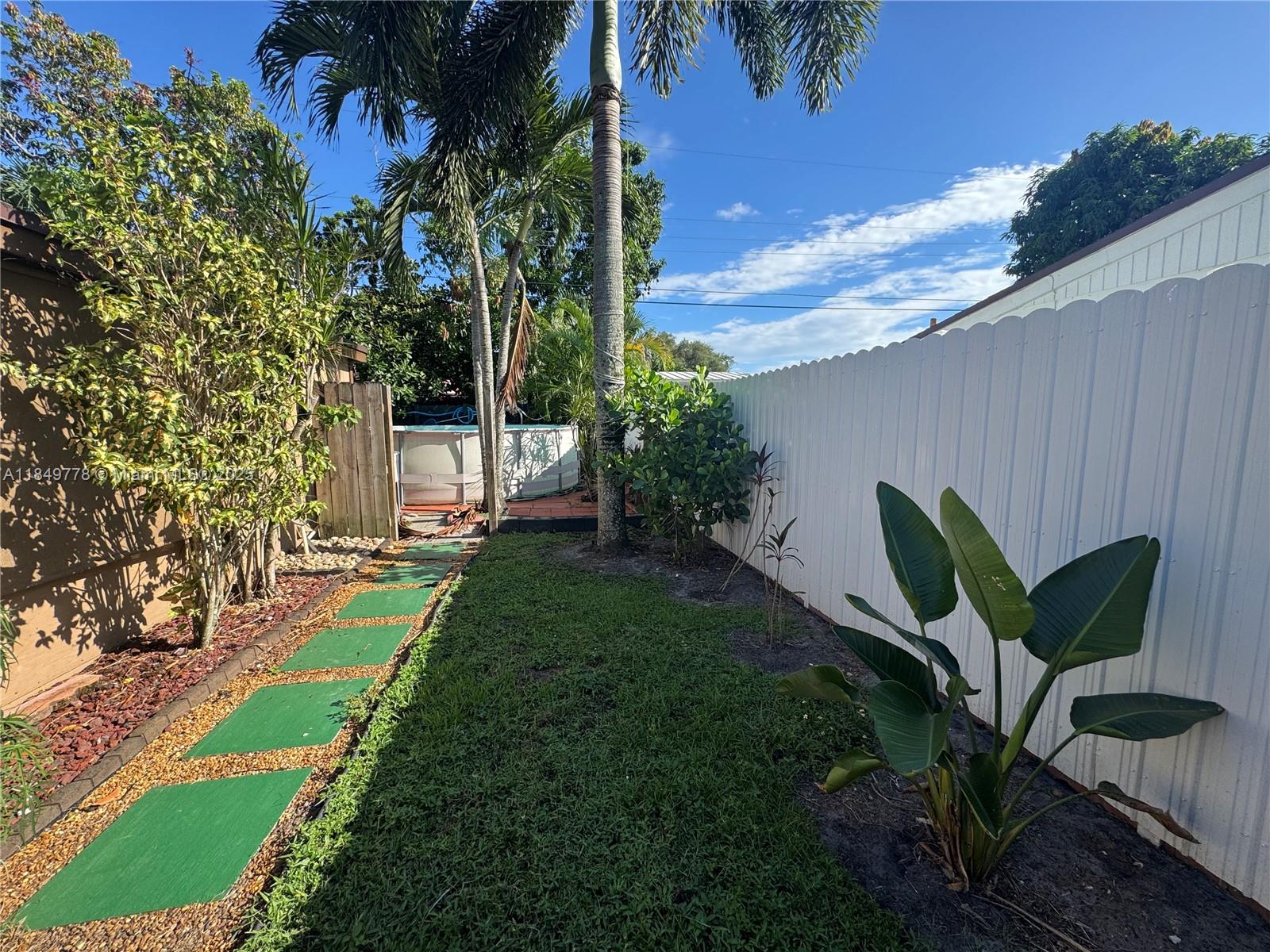 6650 Douglas St Hollywood, FL 33024