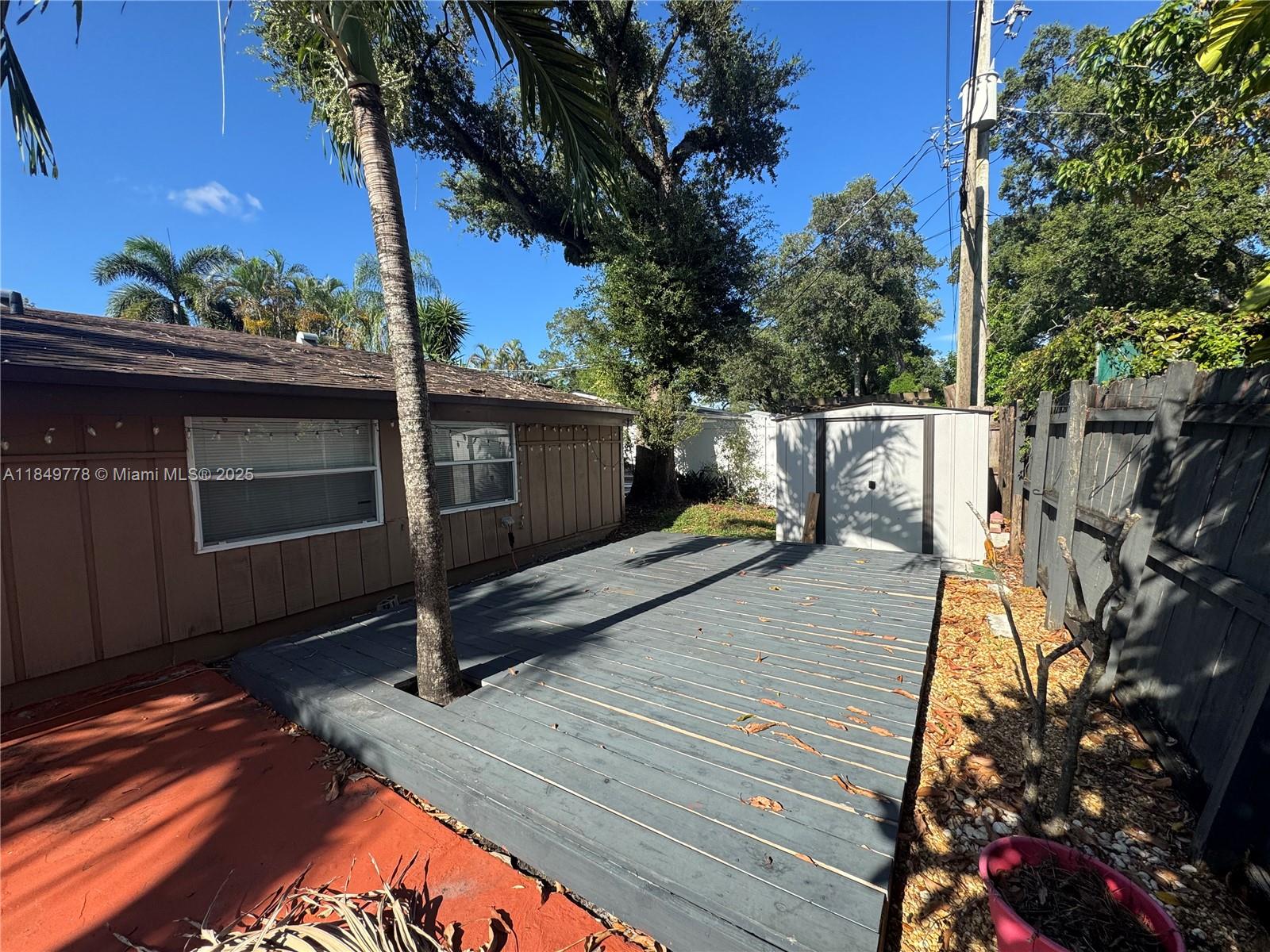 6650 Douglas St Hollywood, FL 33024