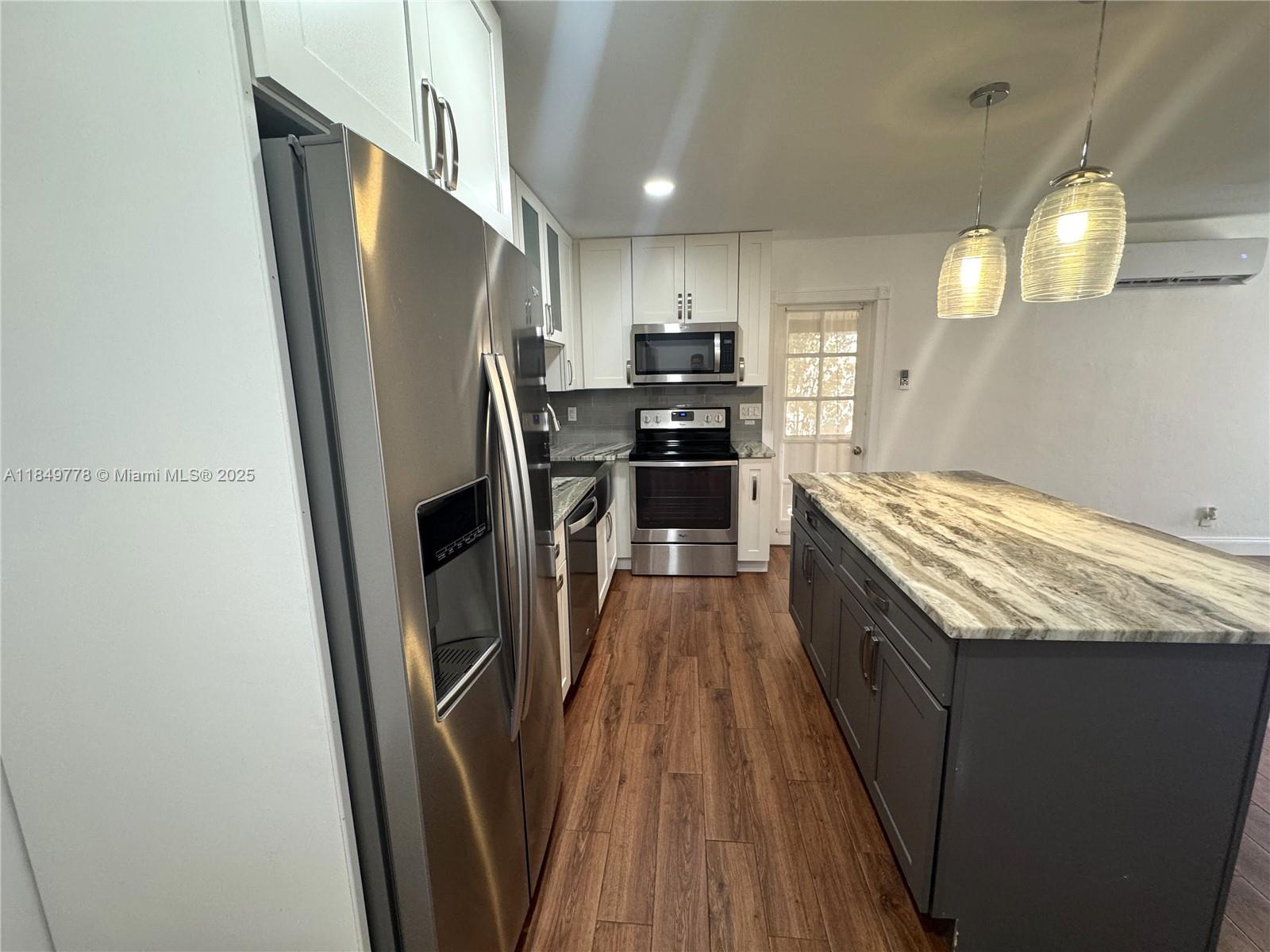 6650 Douglas St Hollywood, FL 33024