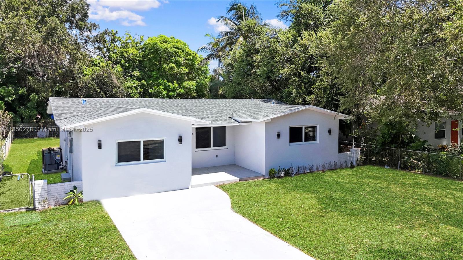 255 NE 164th St