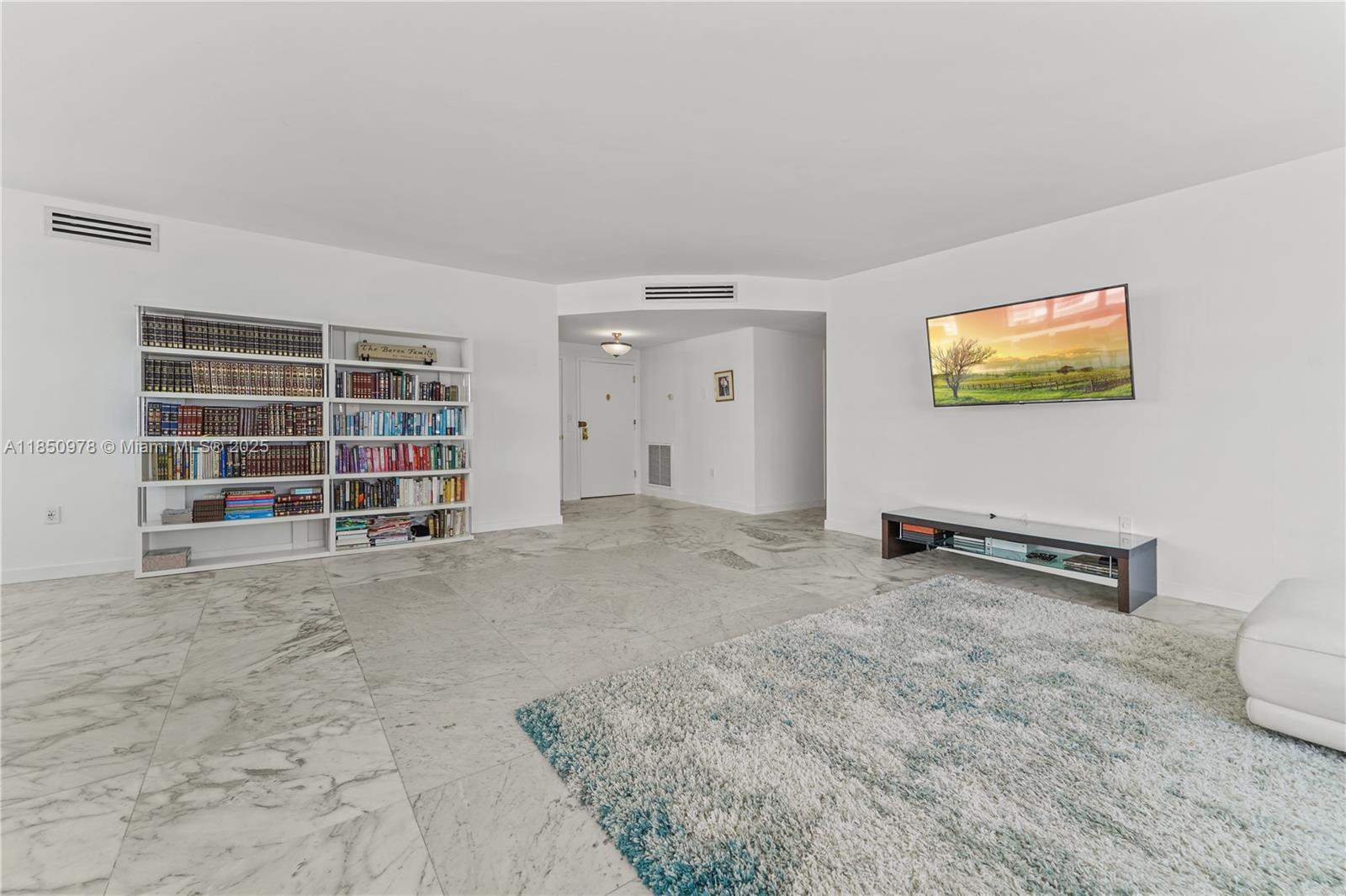 5640 Collins Ave #7B Miami Beach, FL 33140