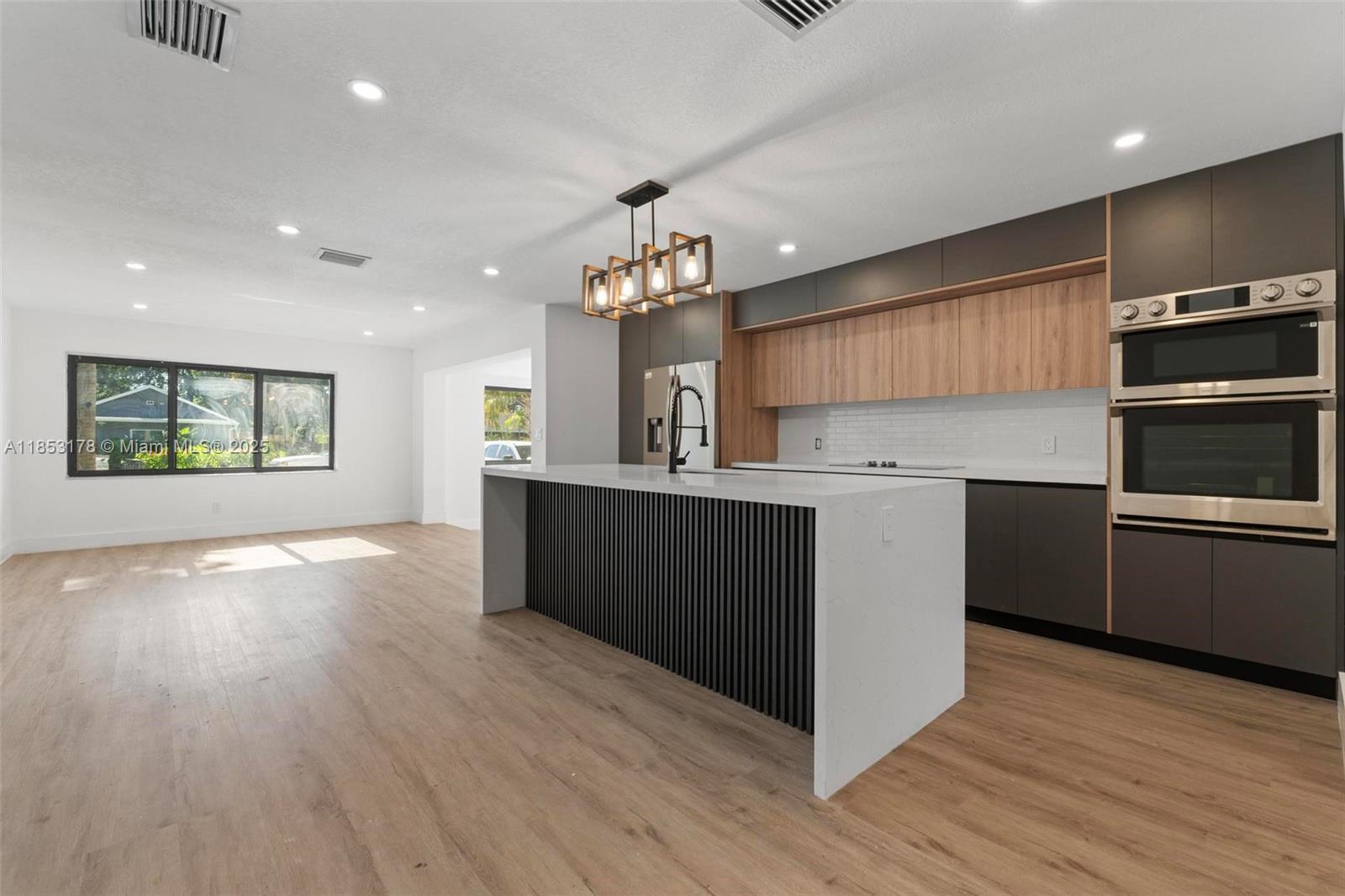1516 SW 30th Ter