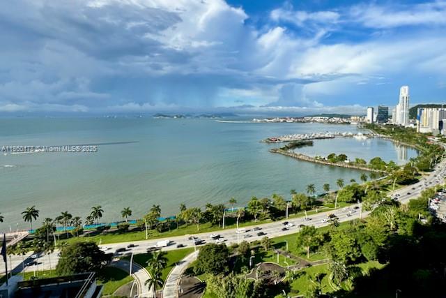 PH WATERS ON THE BAY - AV Avenida Balboa #Ave