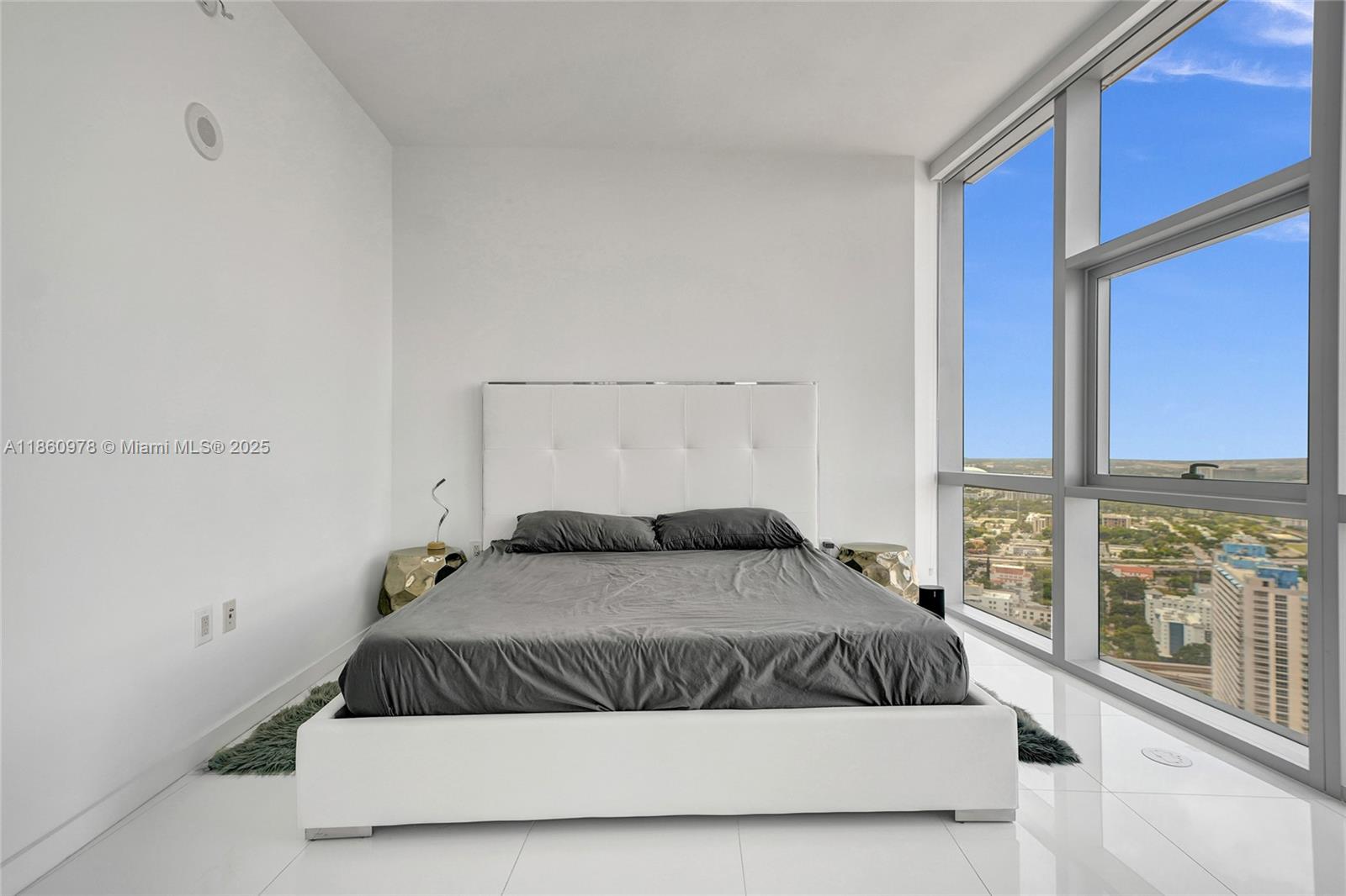 image Paramount Miami Worldcent21