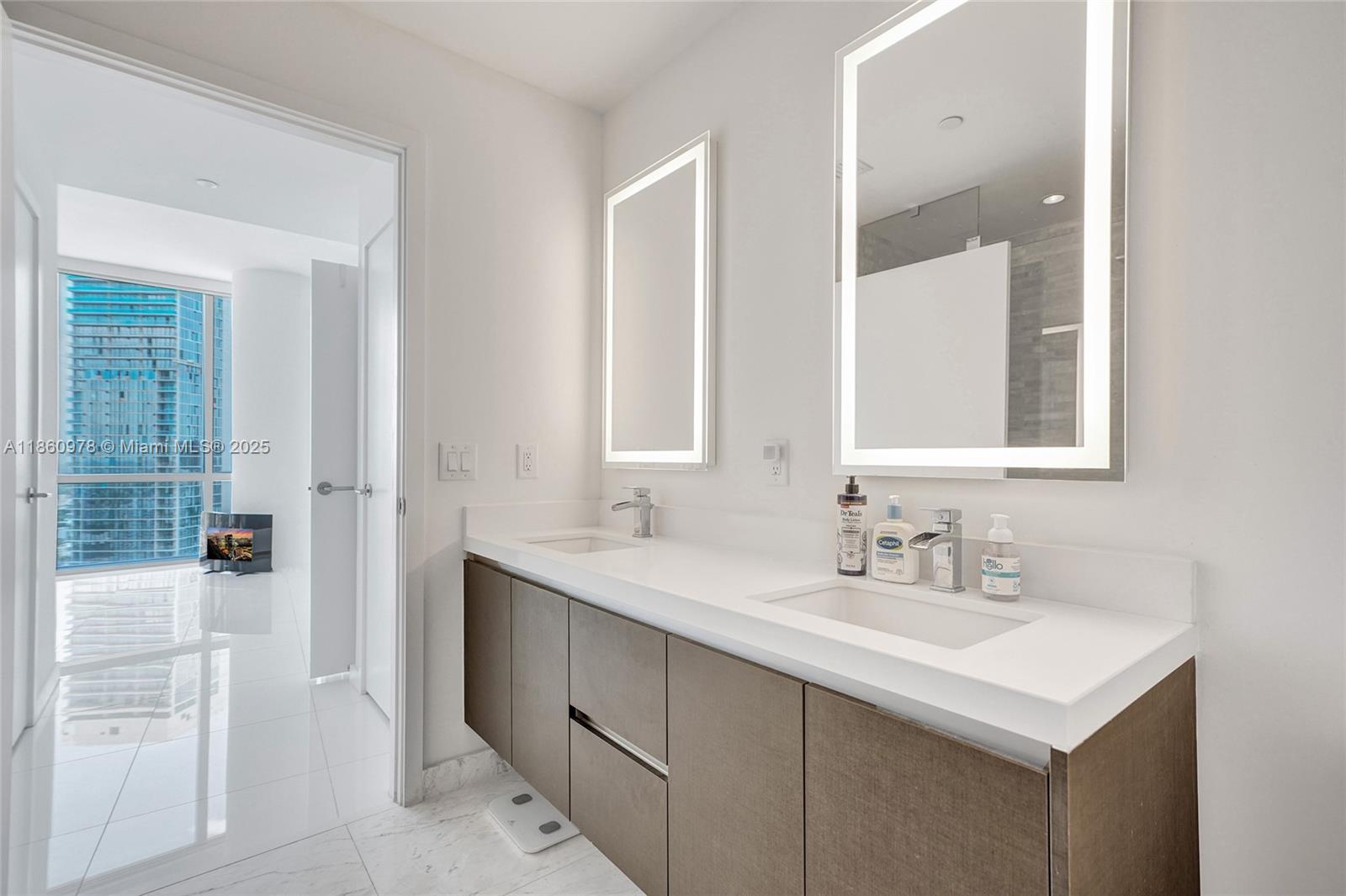image Paramount Miami Worldcent26