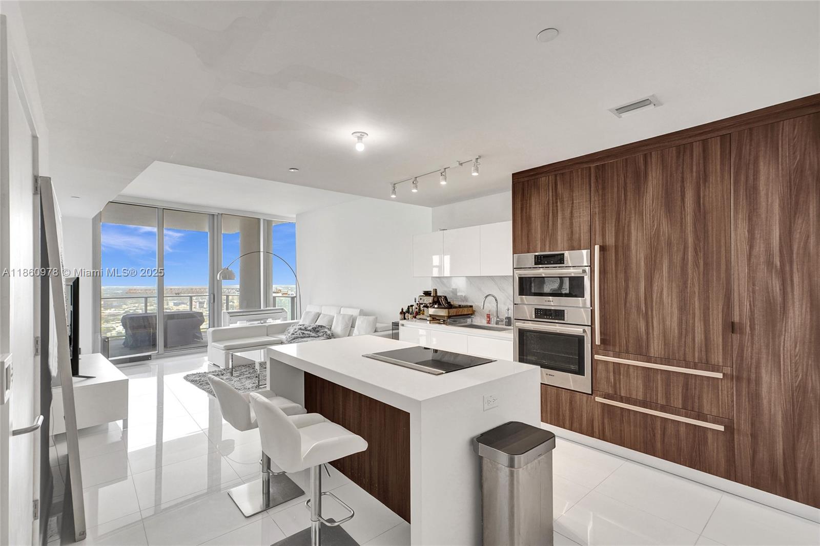 image Paramount Miami Worldcent4