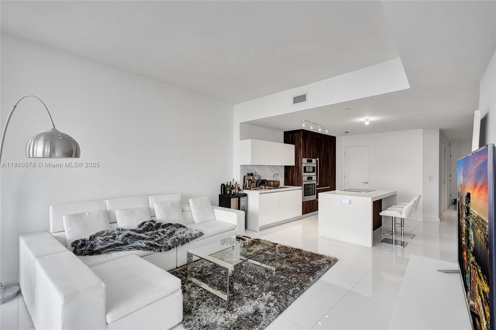 image Paramount Miami Worldcent8