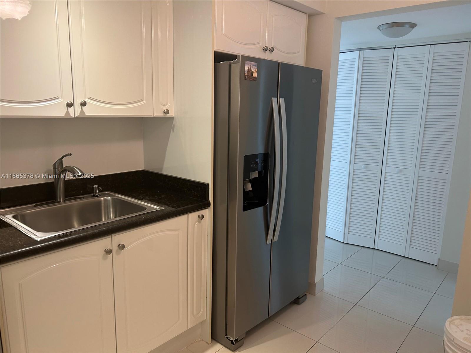 400 Leslie Dr #308