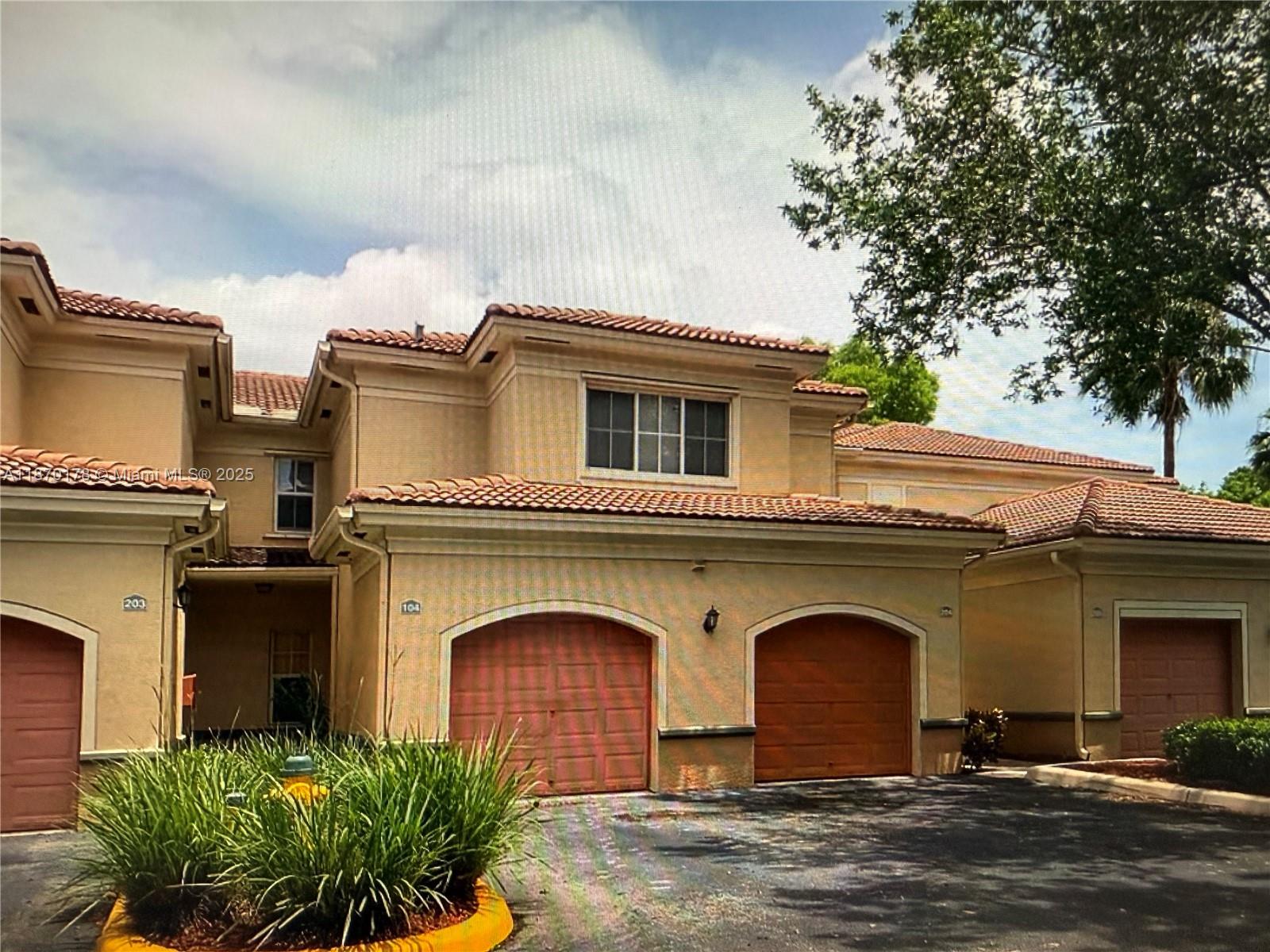 2557 Centergate Dr #104
