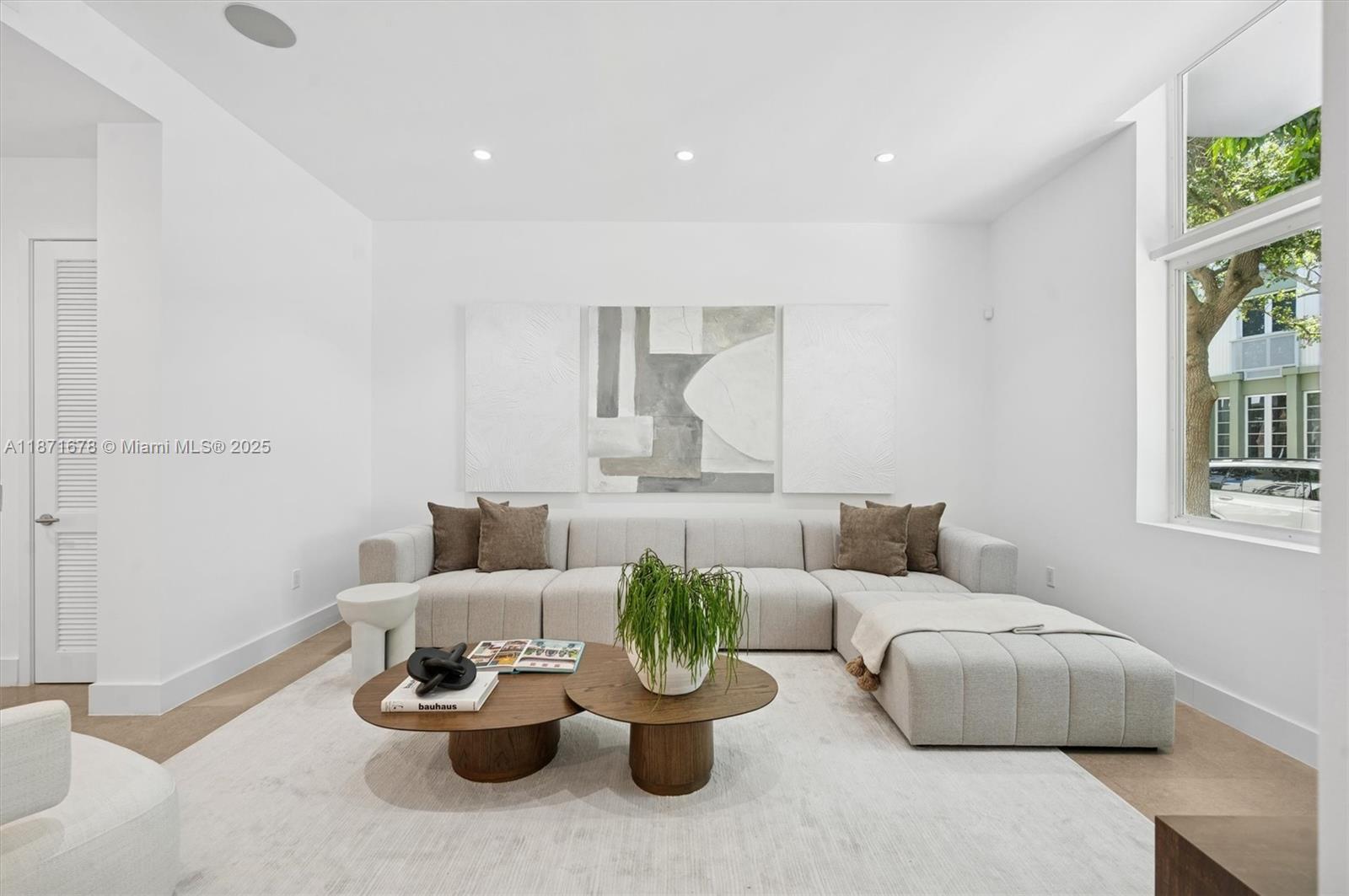 211 Water Way Miami Beach, FL 33141