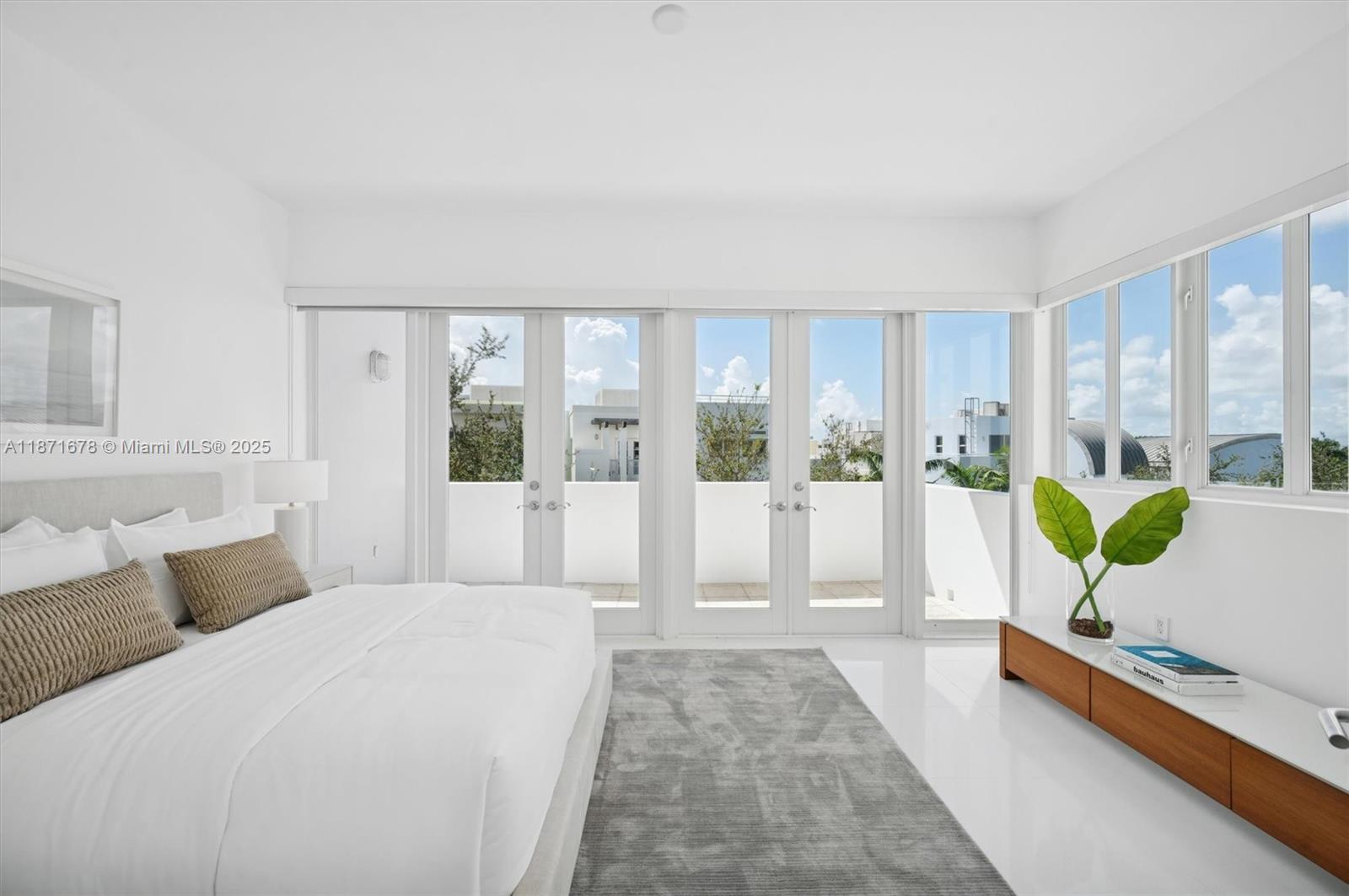 211 Water Way Miami Beach, FL 33141