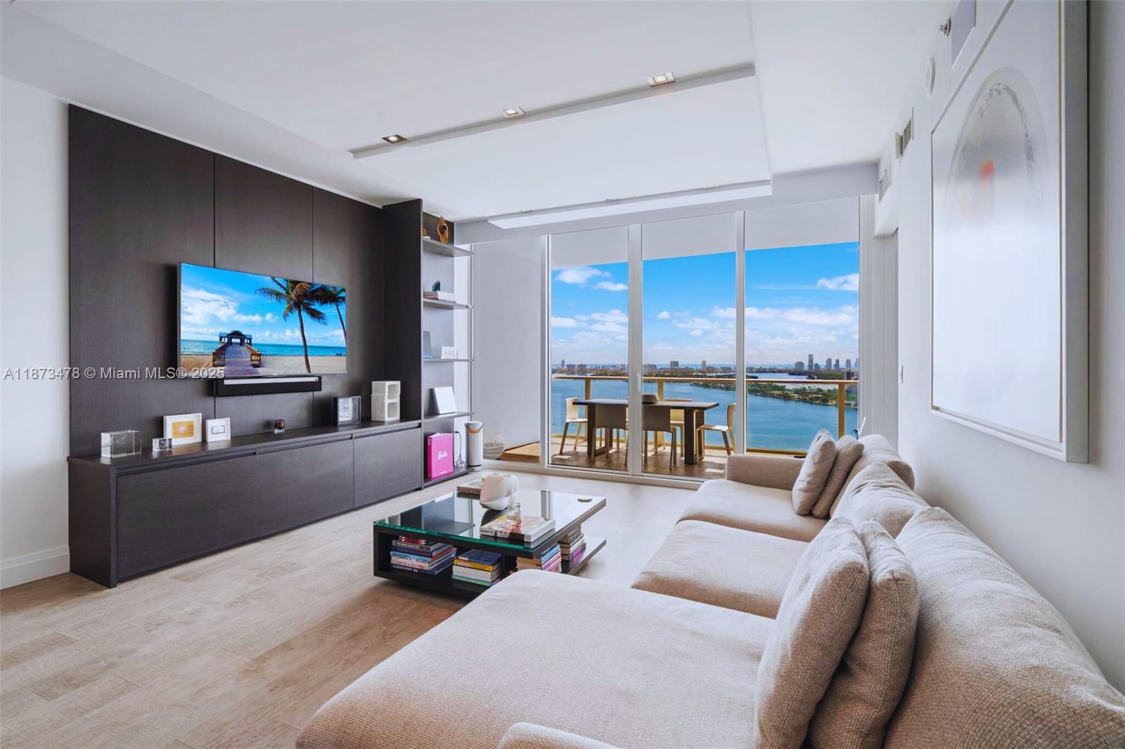 2020 N Bayshore Dr #3106