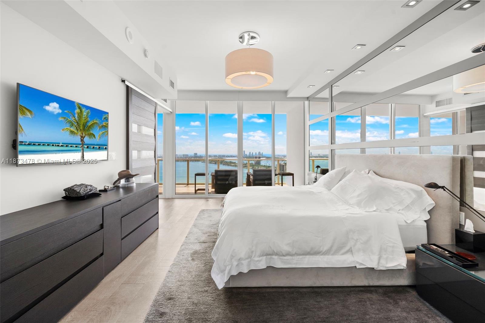 image Paramount Bay Condo9