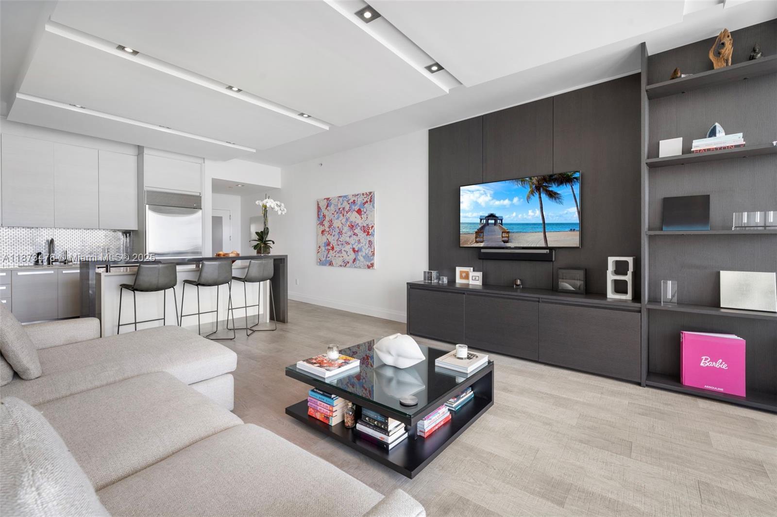 image Paramount Bay Condo3