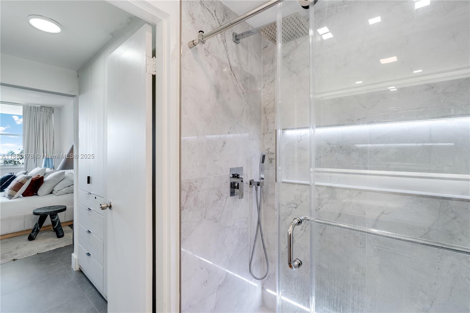 20 Island Ave #702 Miami Beach, FL 33139 20 Island Ave #702 Miami Beach, FL 33139
