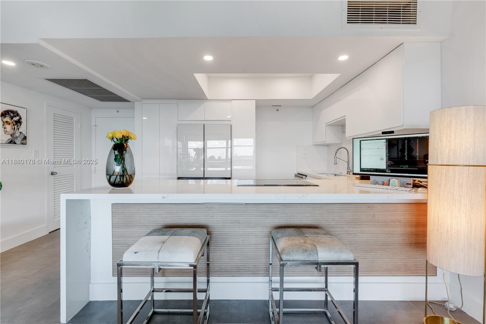 20 Island Ave #702 Miami Beach, FL 33139 20 Island Ave #702 Miami Beach, FL 33139