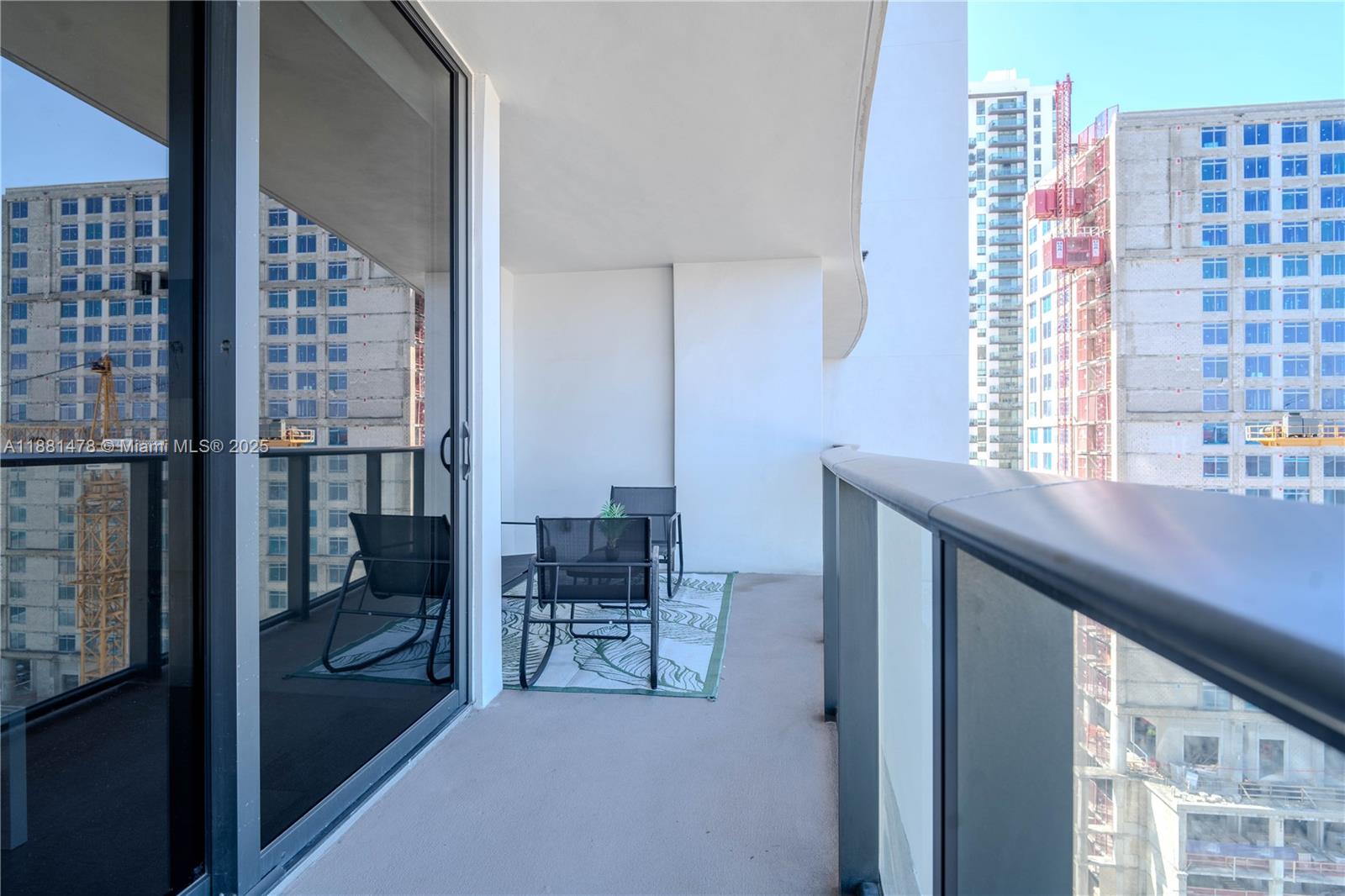 image Canvas Condo14