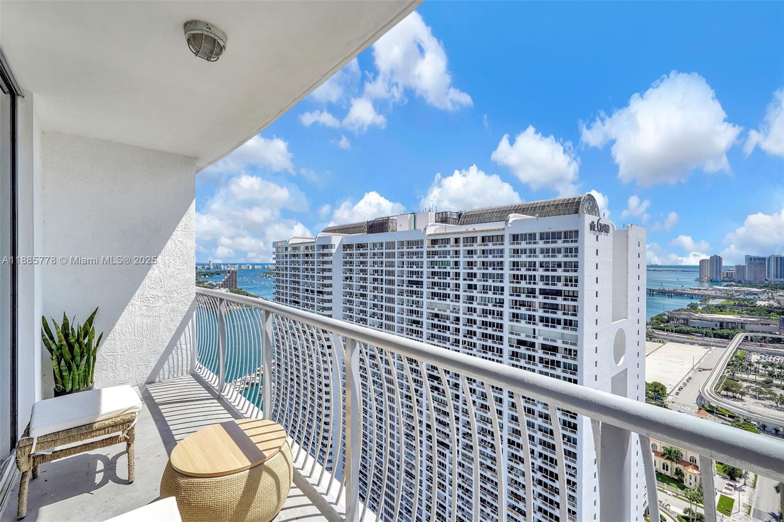 1750 N Bayshore Dr #3708