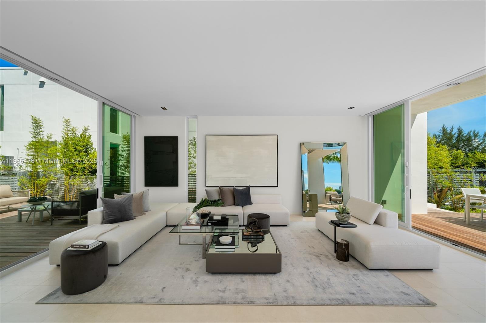 1011 W 48th St #8 Miami Beach, FL 33140 1011 W 48th St #8 Miami Beach, FL 33140