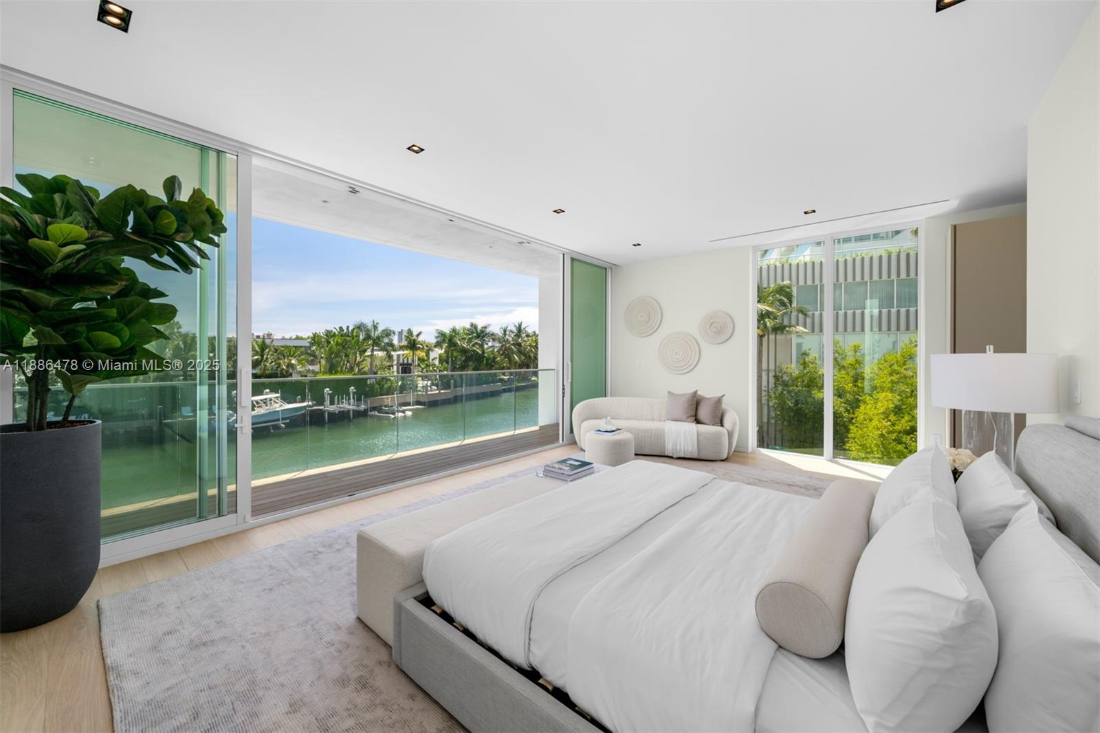 1011 W 48th St #8 Miami Beach, FL 33140 1011 W 48th St #8 Miami Beach, FL 33140