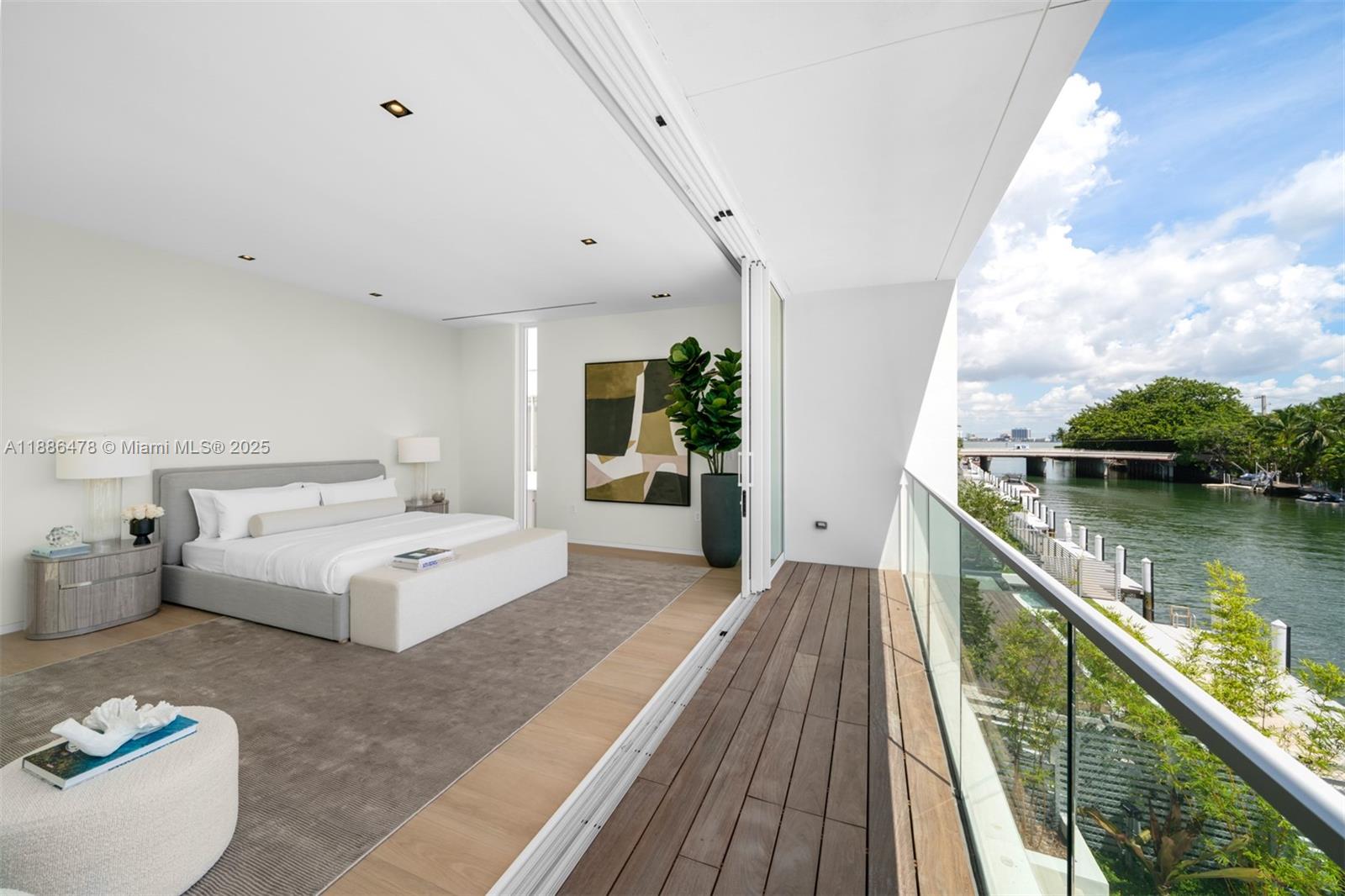 1011 W 48th St #8 Miami Beach, FL 33140 1011 W 48th St #8 Miami Beach, FL 33140