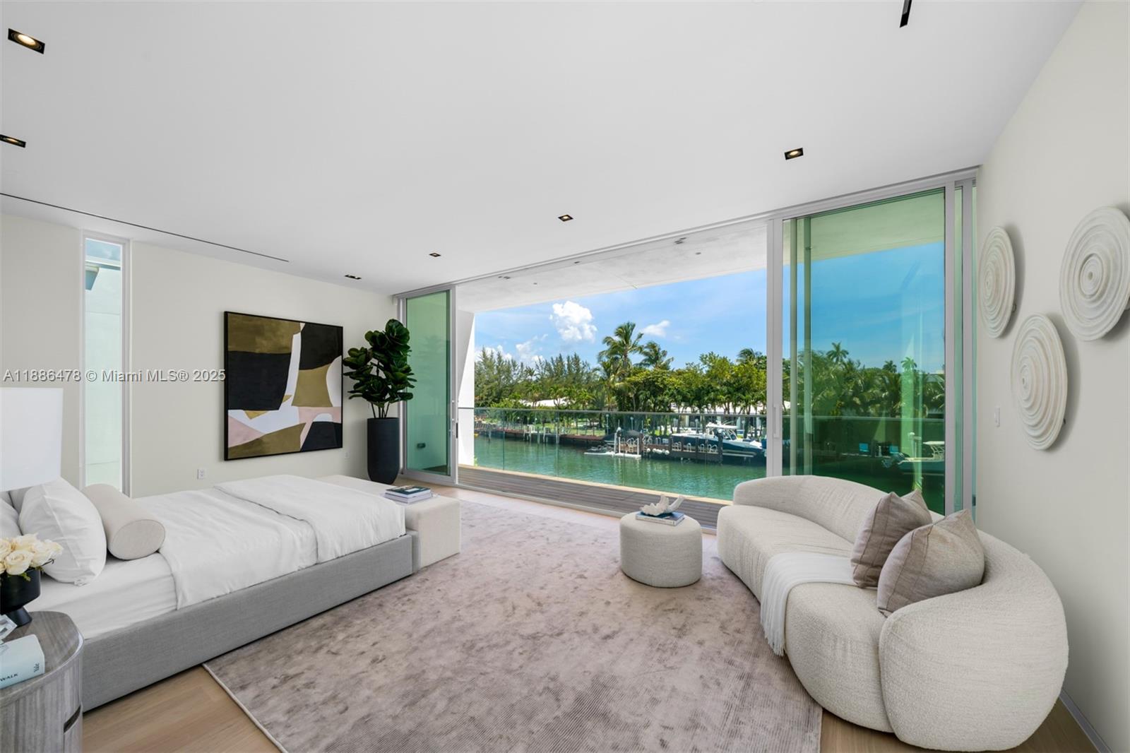 1011 W 48th St #8 Miami Beach, FL 33140 1011 W 48th St #8 Miami Beach, FL 33140