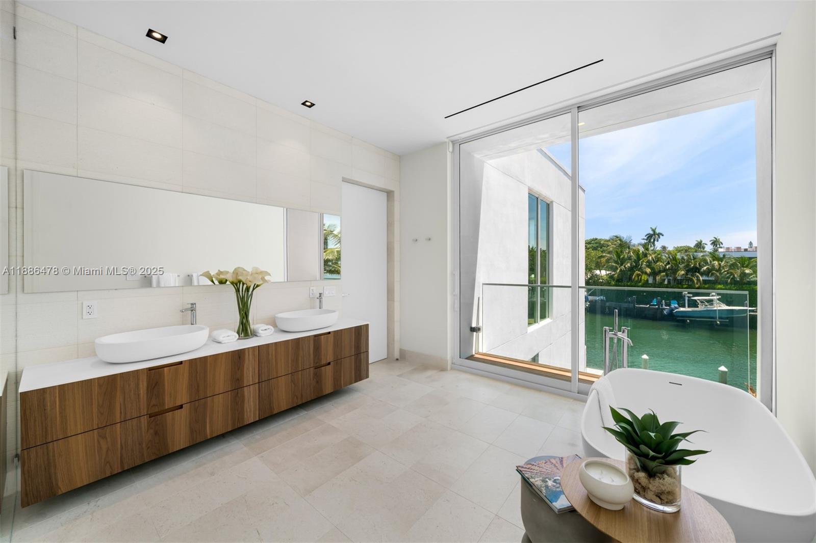 1011 W 48th St #8 Miami Beach, FL 33140 1011 W 48th St #8 Miami Beach, FL 33140