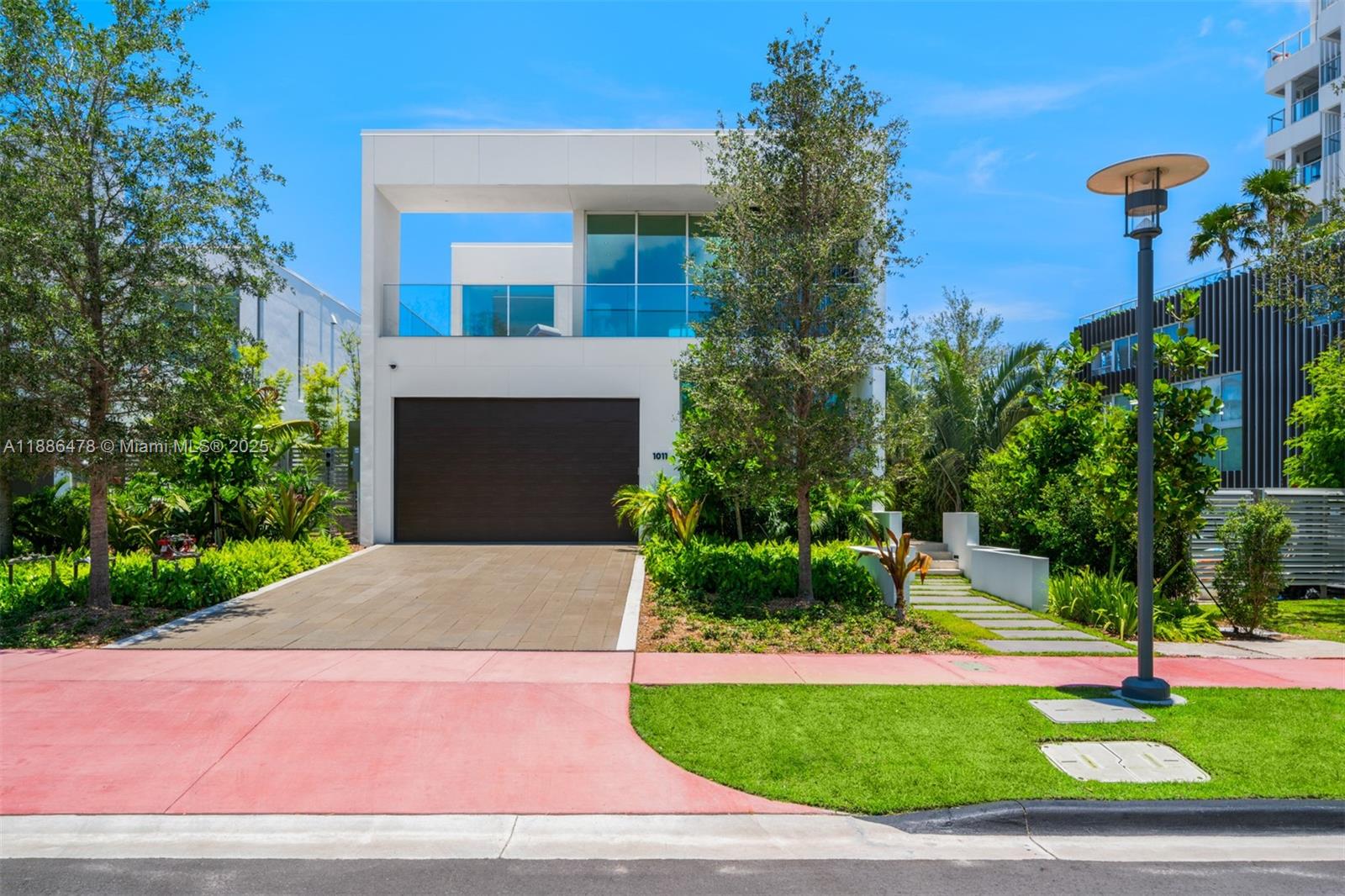 1011 W 48th St #8 Miami Beach, FL 33140 1011 W 48th St #8 Miami Beach, FL 33140