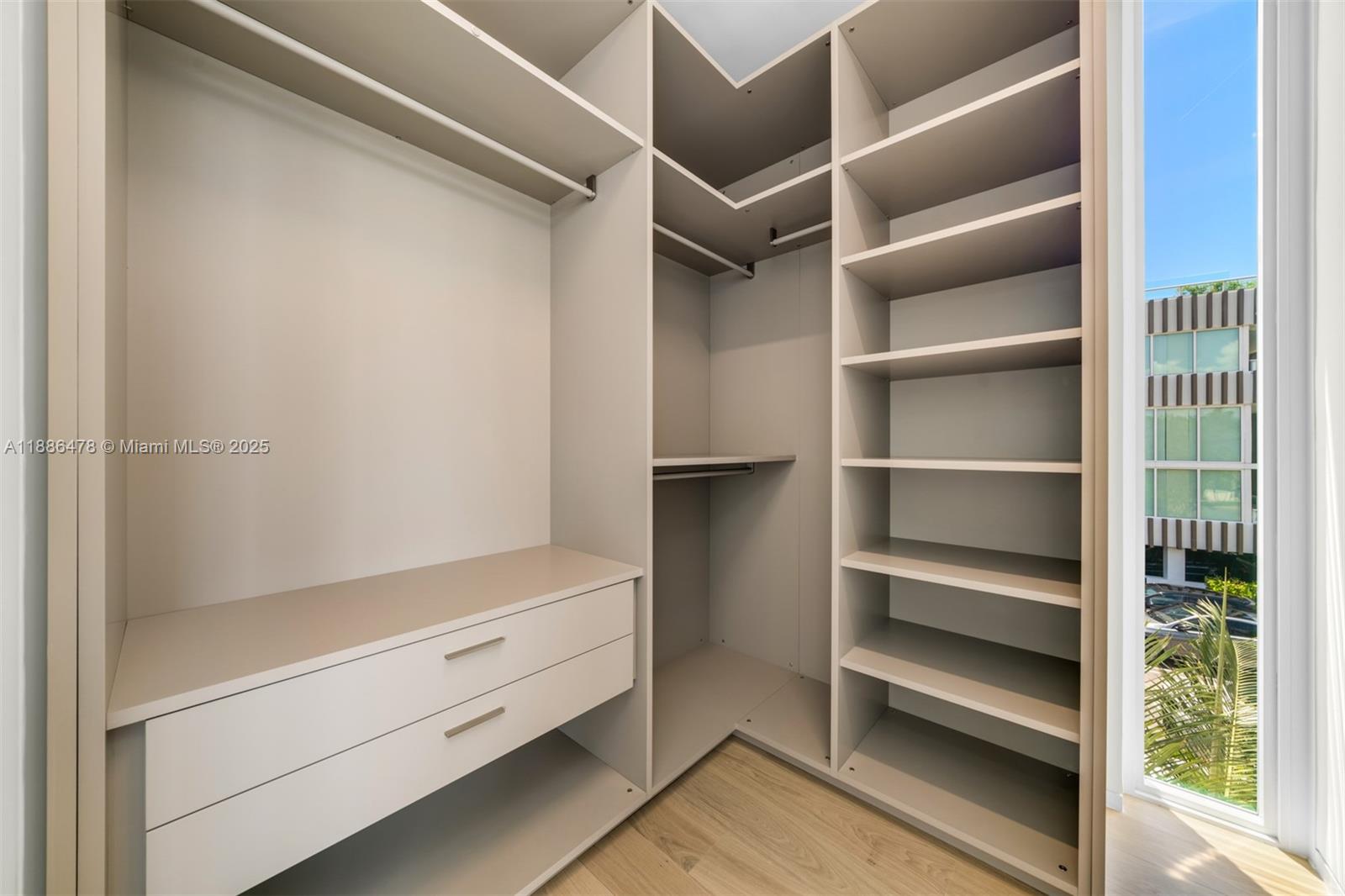 1011 W 48th St #8 Miami Beach, FL 33140 1011 W 48th St #8 Miami Beach, FL 33140