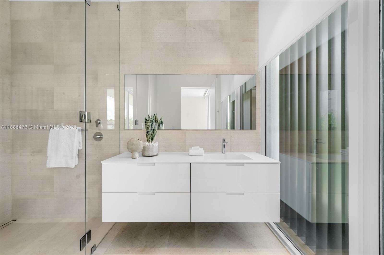 1011 W 48th St #8 Miami Beach, FL 33140 1011 W 48th St #8 Miami Beach, FL 33140