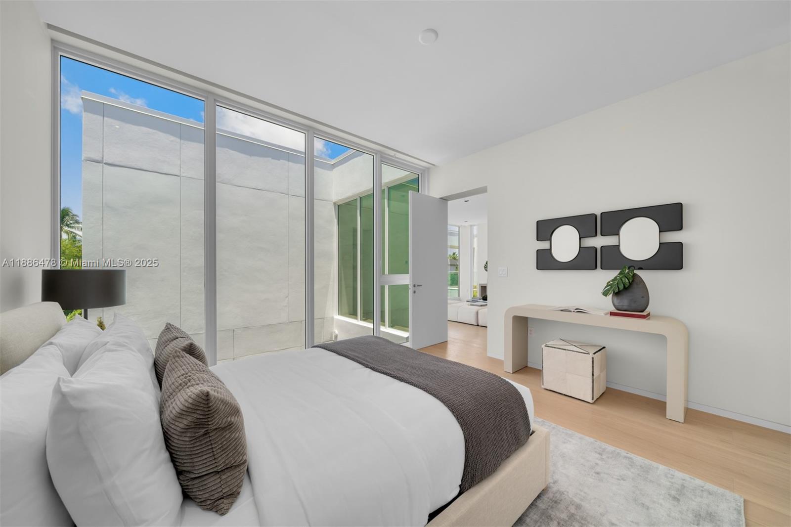 1011 W 48th St #8 Miami Beach, FL 33140 1011 W 48th St #8 Miami Beach, FL 33140