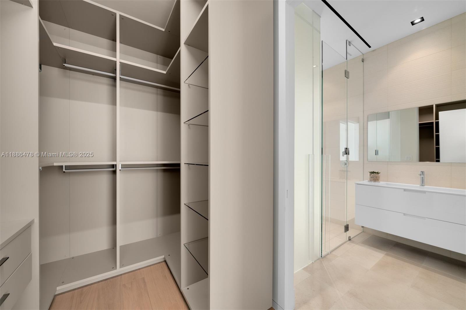 1011 W 48th St #8 Miami Beach, FL 33140 1011 W 48th St #8 Miami Beach, FL 33140