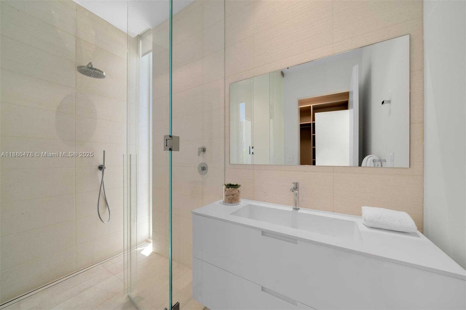 1011 W 48th St #8 Miami Beach, FL 33140 1011 W 48th St #8 Miami Beach, FL 33140