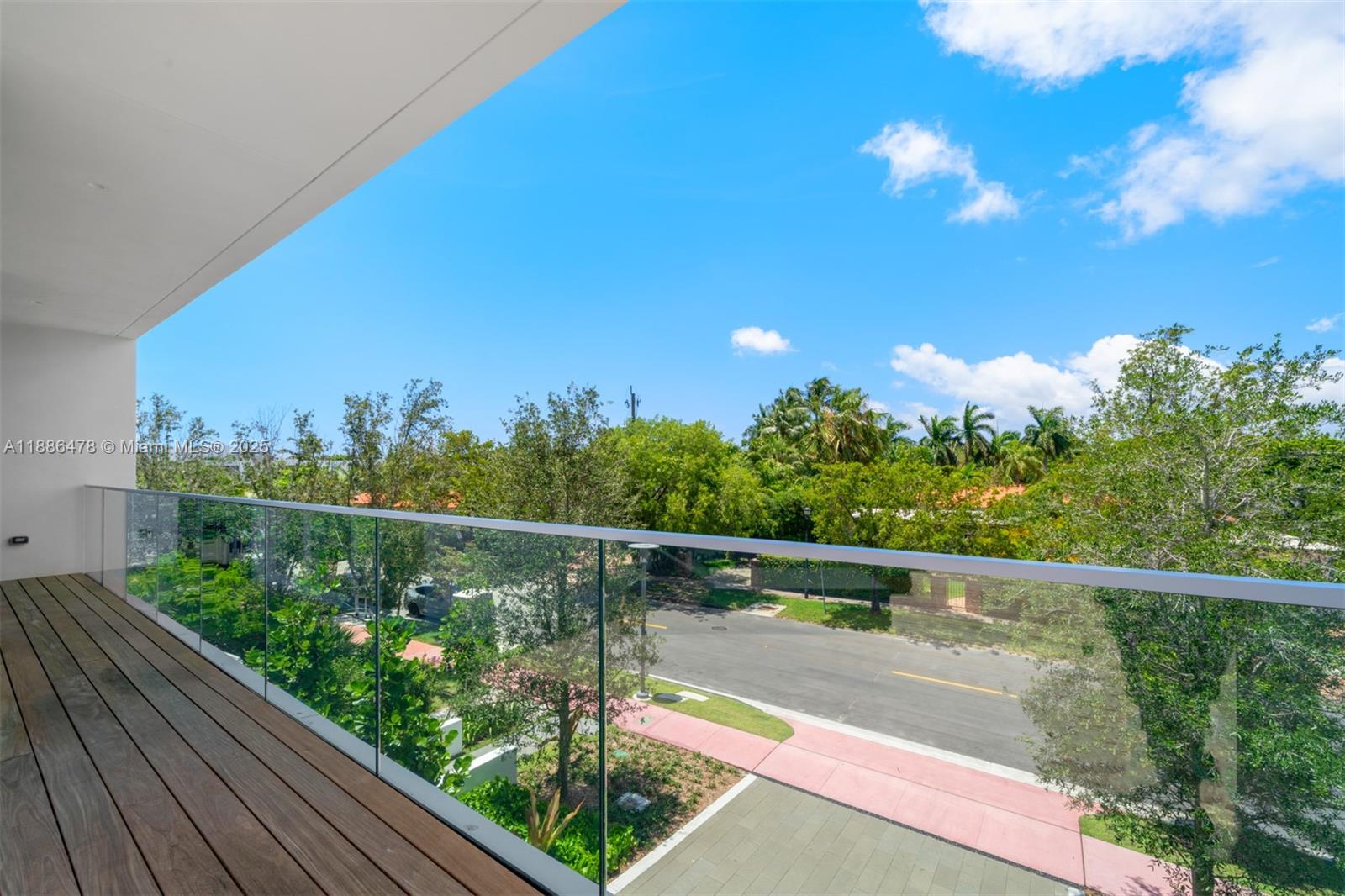1011 W 48th St #8 Miami Beach, FL 33140 1011 W 48th St #8 Miami Beach, FL 33140