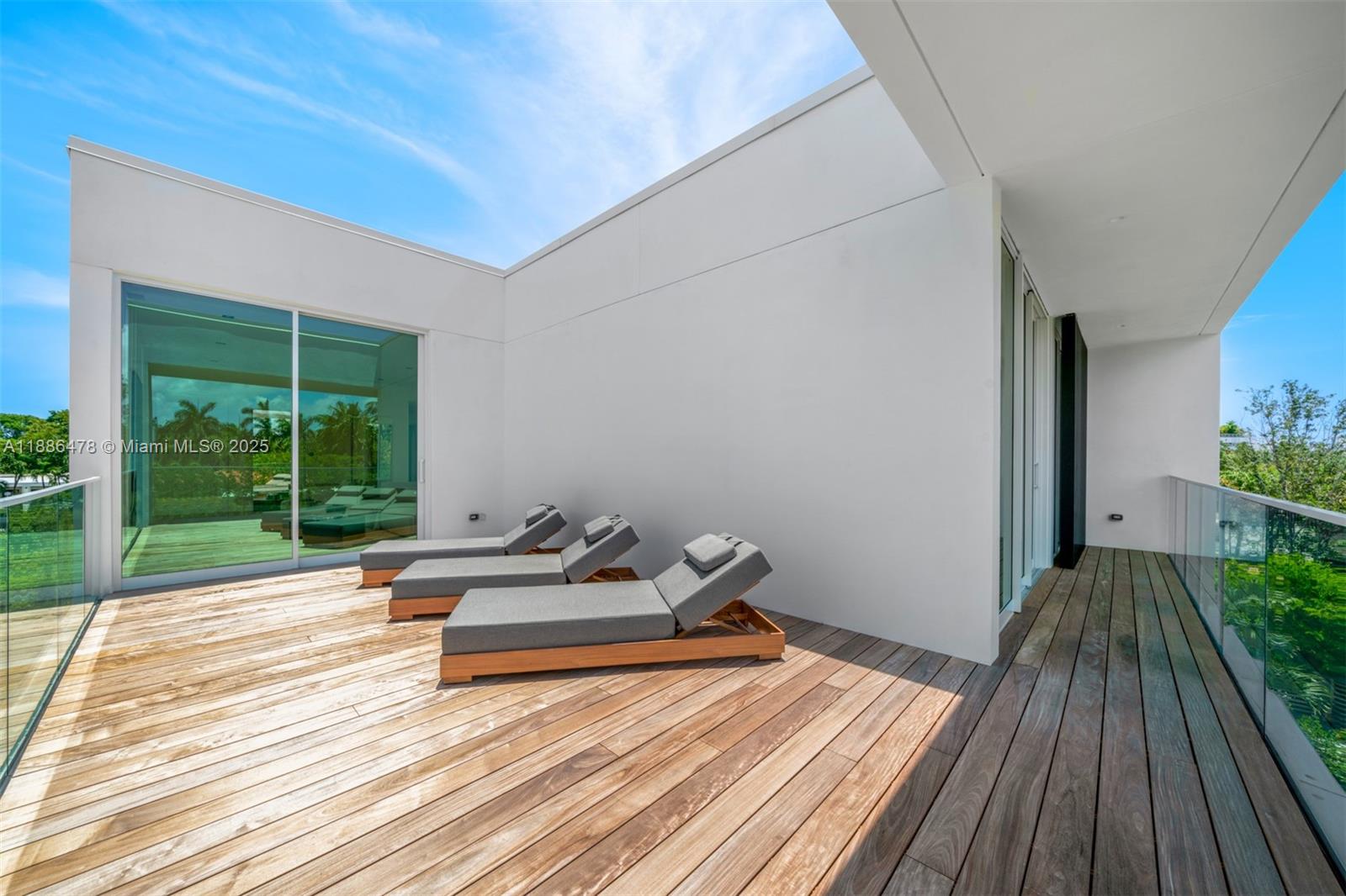 1011 W 48th St #8 Miami Beach, FL 33140 1011 W 48th St #8 Miami Beach, FL 33140