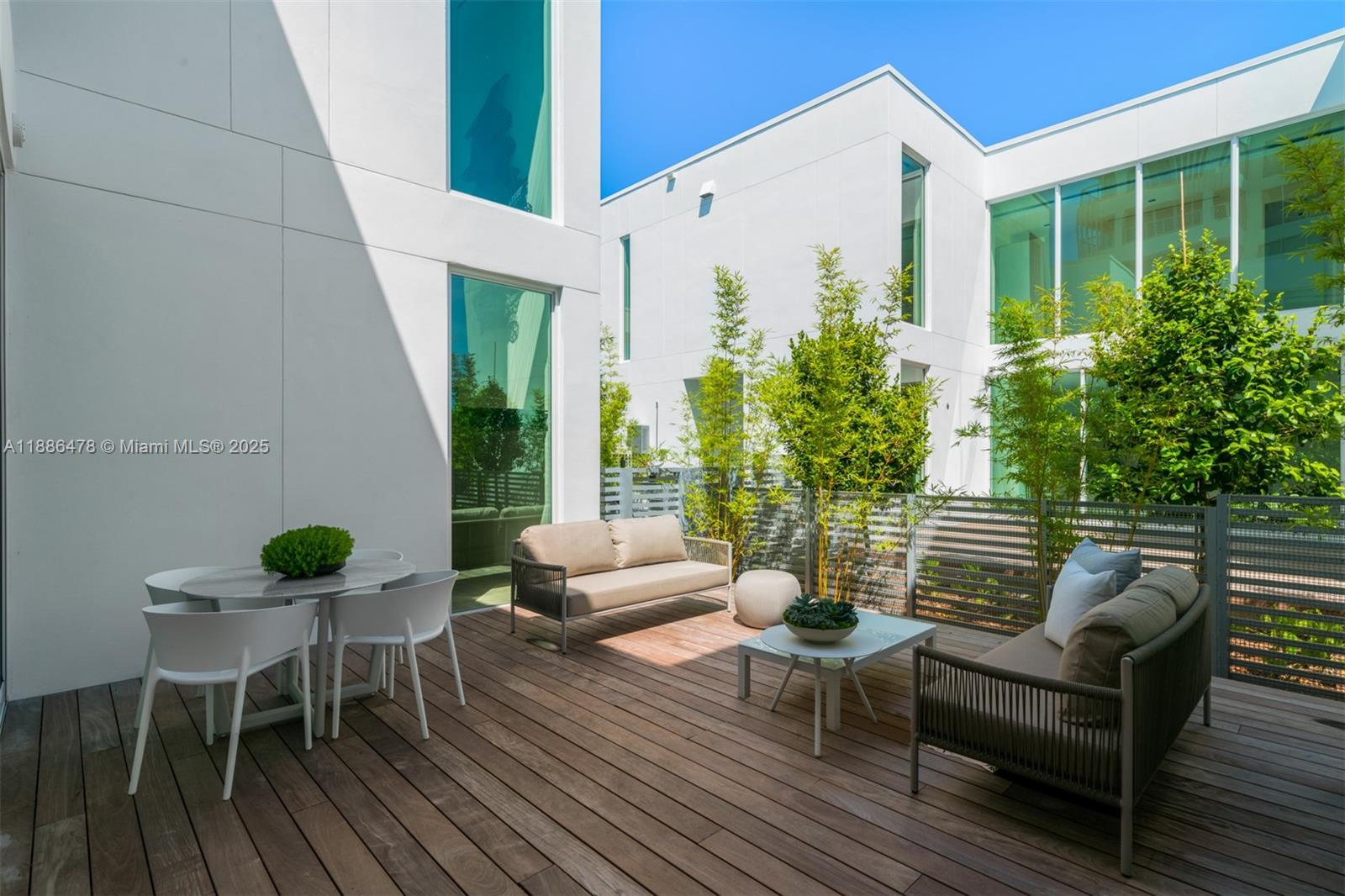 1011 W 48th St #8 Miami Beach, FL 33140 1011 W 48th St #8 Miami Beach, FL 33140