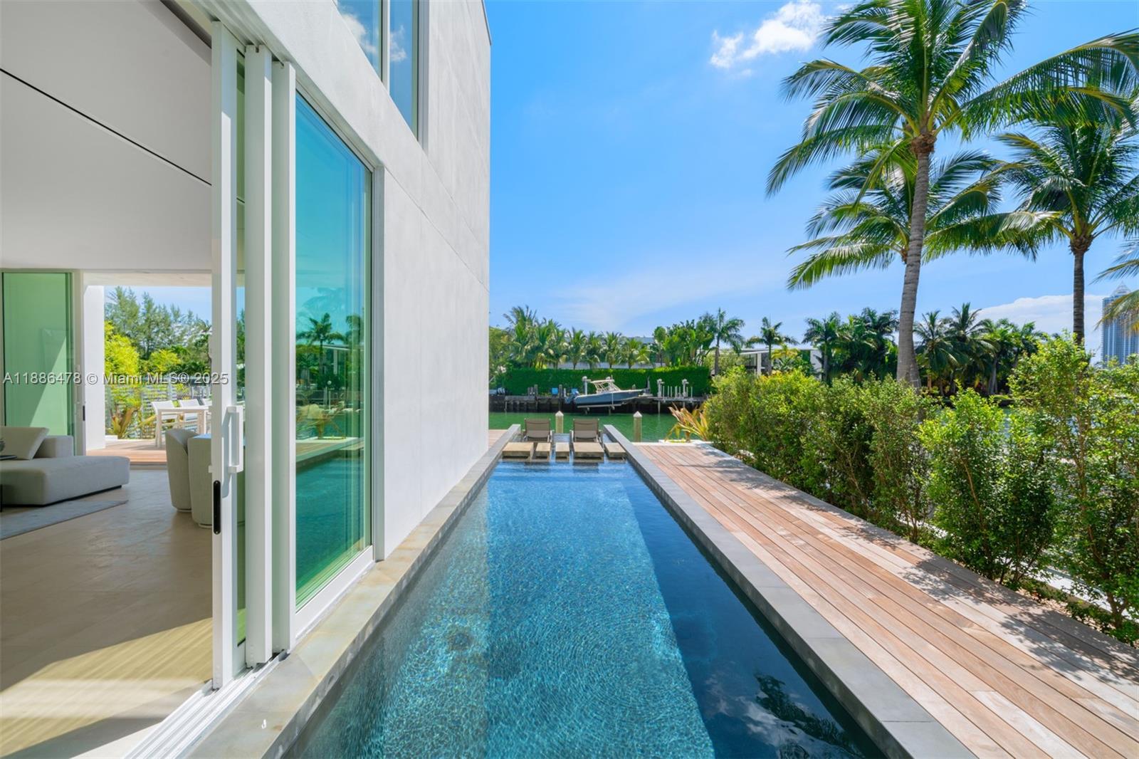1011 W 48th St #8 Miami Beach, FL 33140 1011 W 48th St #8 Miami Beach, FL 33140