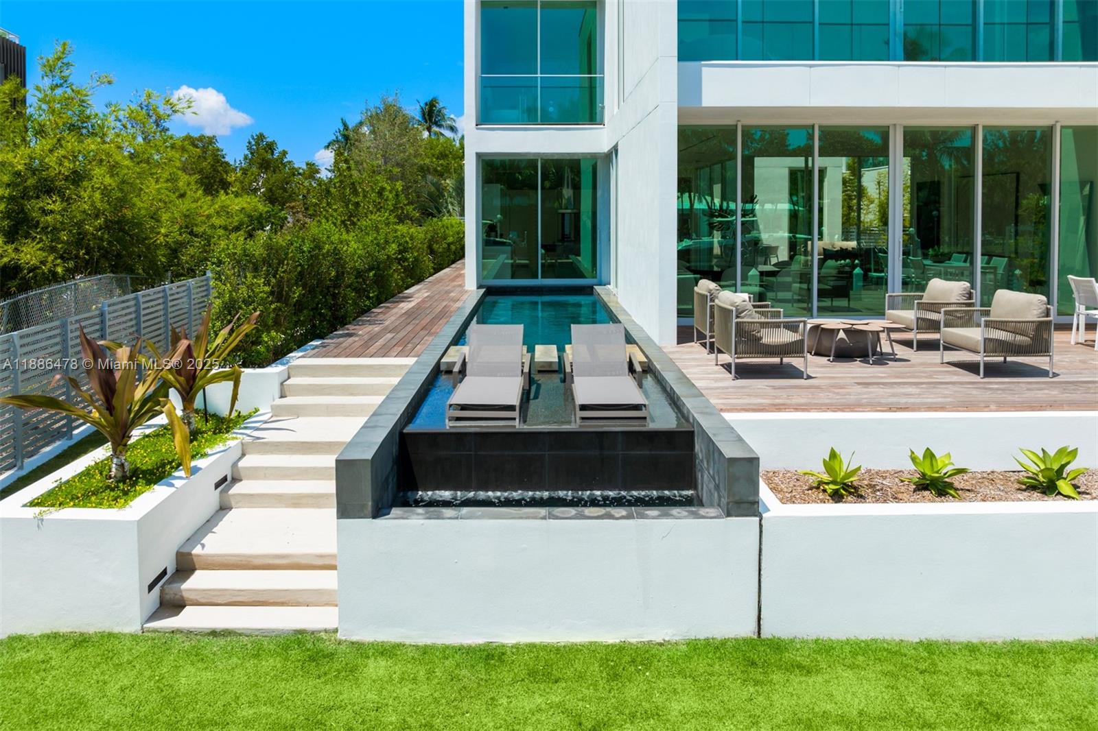 1011 W 48th St #8 Miami Beach, FL 33140 1011 W 48th St #8 Miami Beach, FL 33140