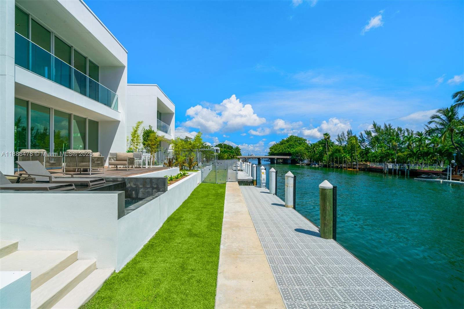 1011 W 48th St #8 Miami Beach, FL 33140 1011 W 48th St #8 Miami Beach, FL 33140