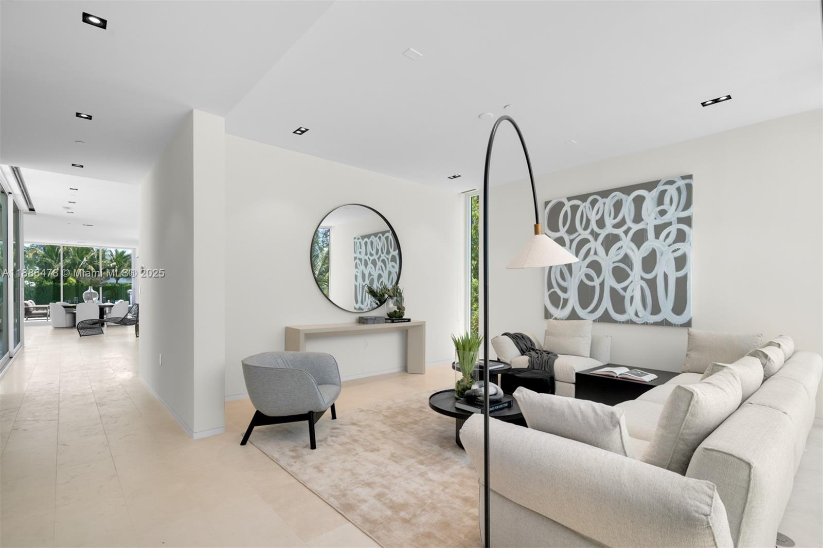 1011 W 48th St #8 Miami Beach, FL 33140 1011 W 48th St #8 Miami Beach, FL 33140