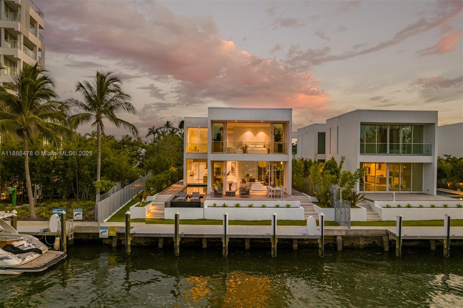 1011 W 48th St #8 Miami Beach, FL 33140 1011 W 48th St #8 Miami Beach, FL 33140