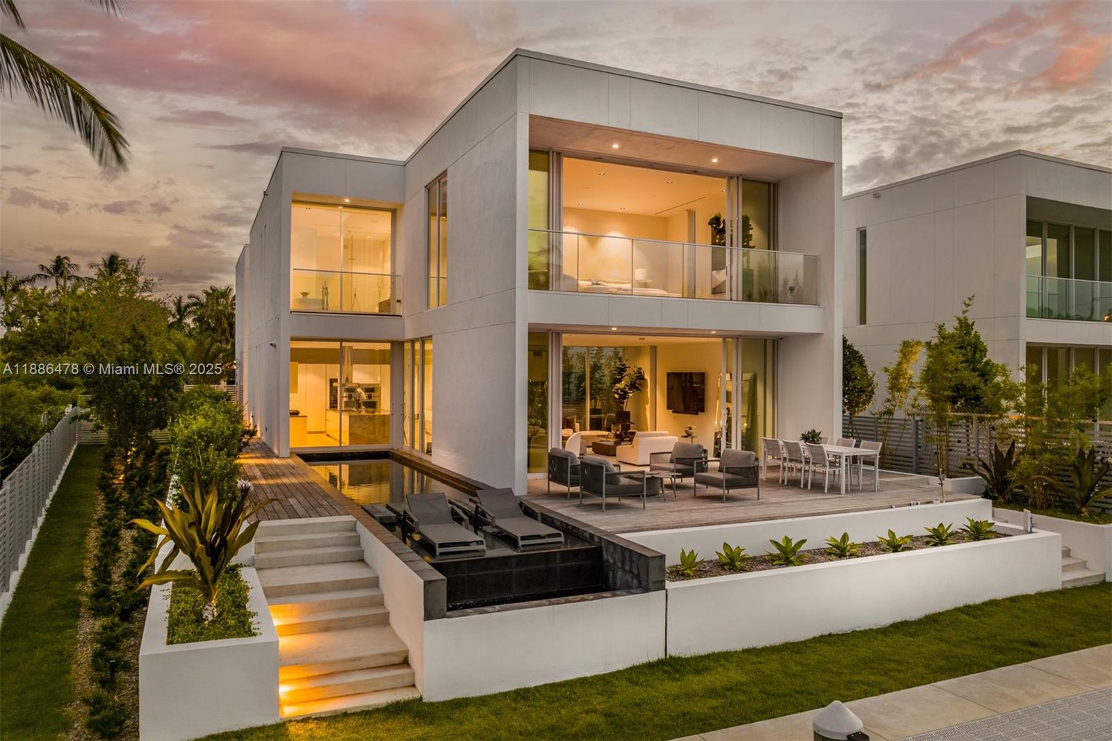 1011 W 48th St #8 Miami Beach, FL 33140 1011 W 48th St #8 Miami Beach, FL 33140