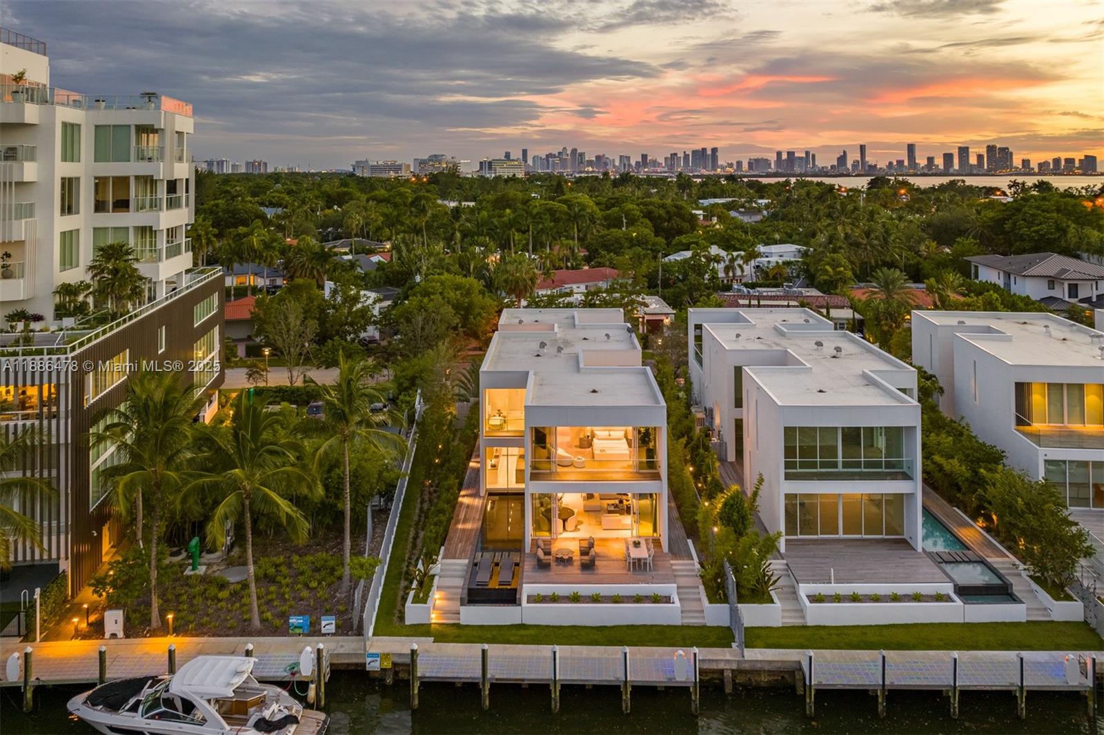 1011 W 48th St #8 Miami Beach, FL 33140 1011 W 48th St #8 Miami Beach, FL 33140