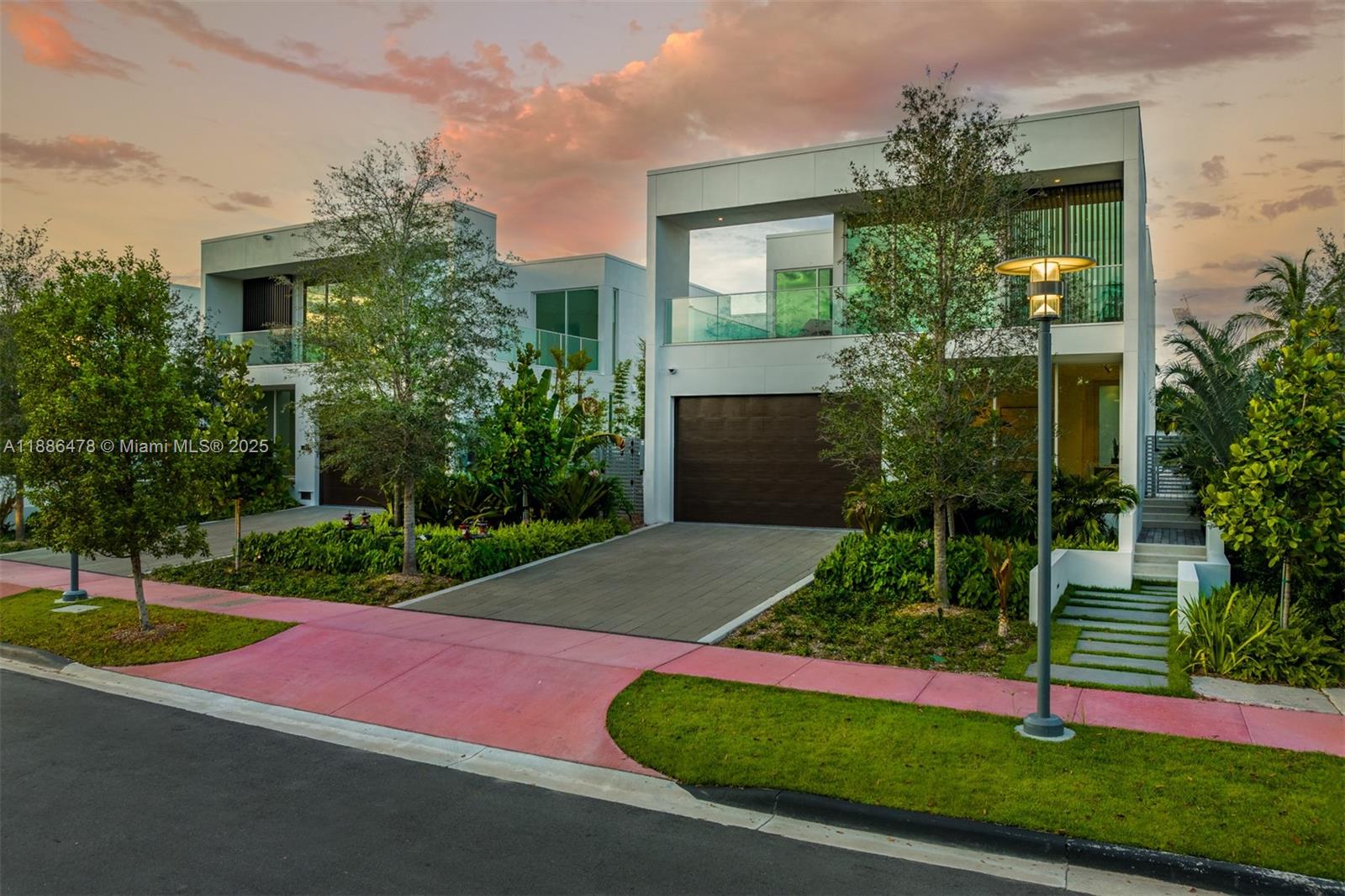 1011 W 48th St #8 Miami Beach, FL 33140 1011 W 48th St #8 Miami Beach, FL 33140