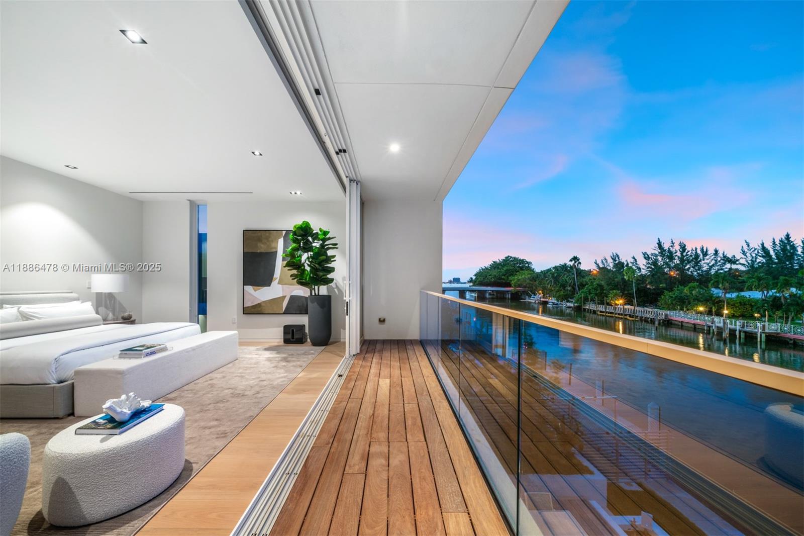 1011 W 48th St #8 Miami Beach, FL 33140 1011 W 48th St #8 Miami Beach, FL 33140
