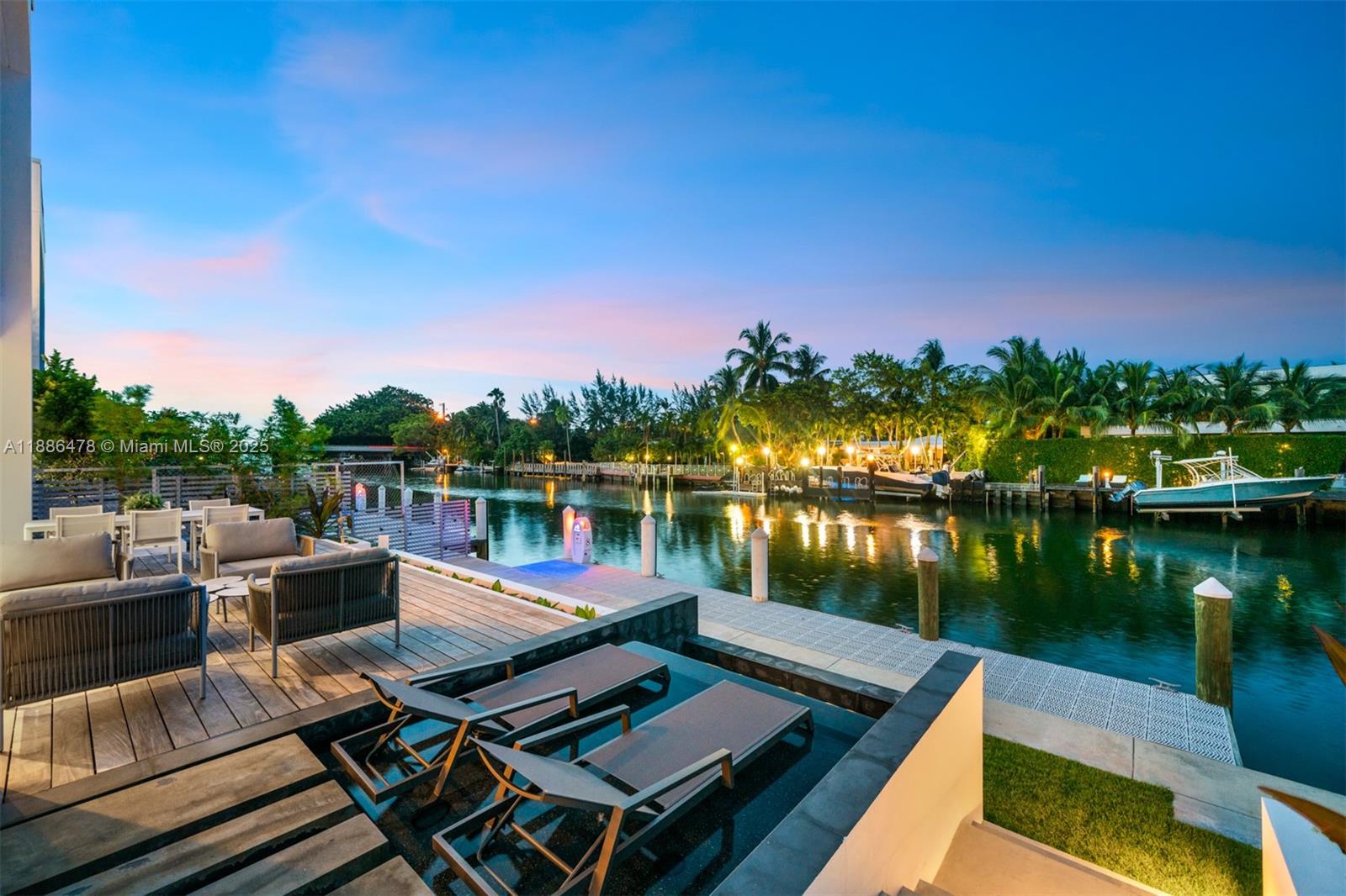 1011 W 48th St #8 Miami Beach, FL 33140 1011 W 48th St #8 Miami Beach, FL 33140